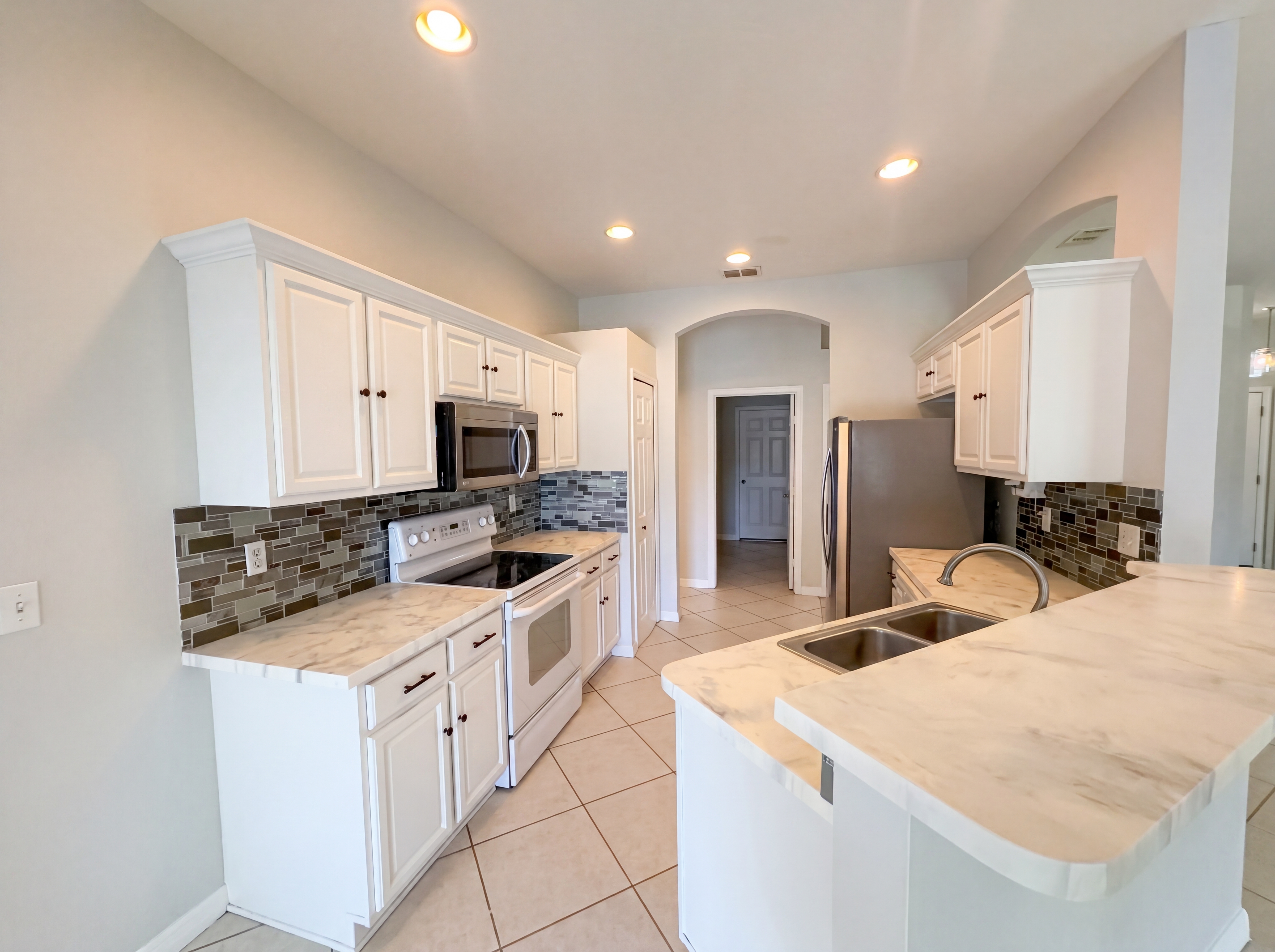 Photo 2 of 22 of 6457 Myrtlewood Dr, Lakeland, FL