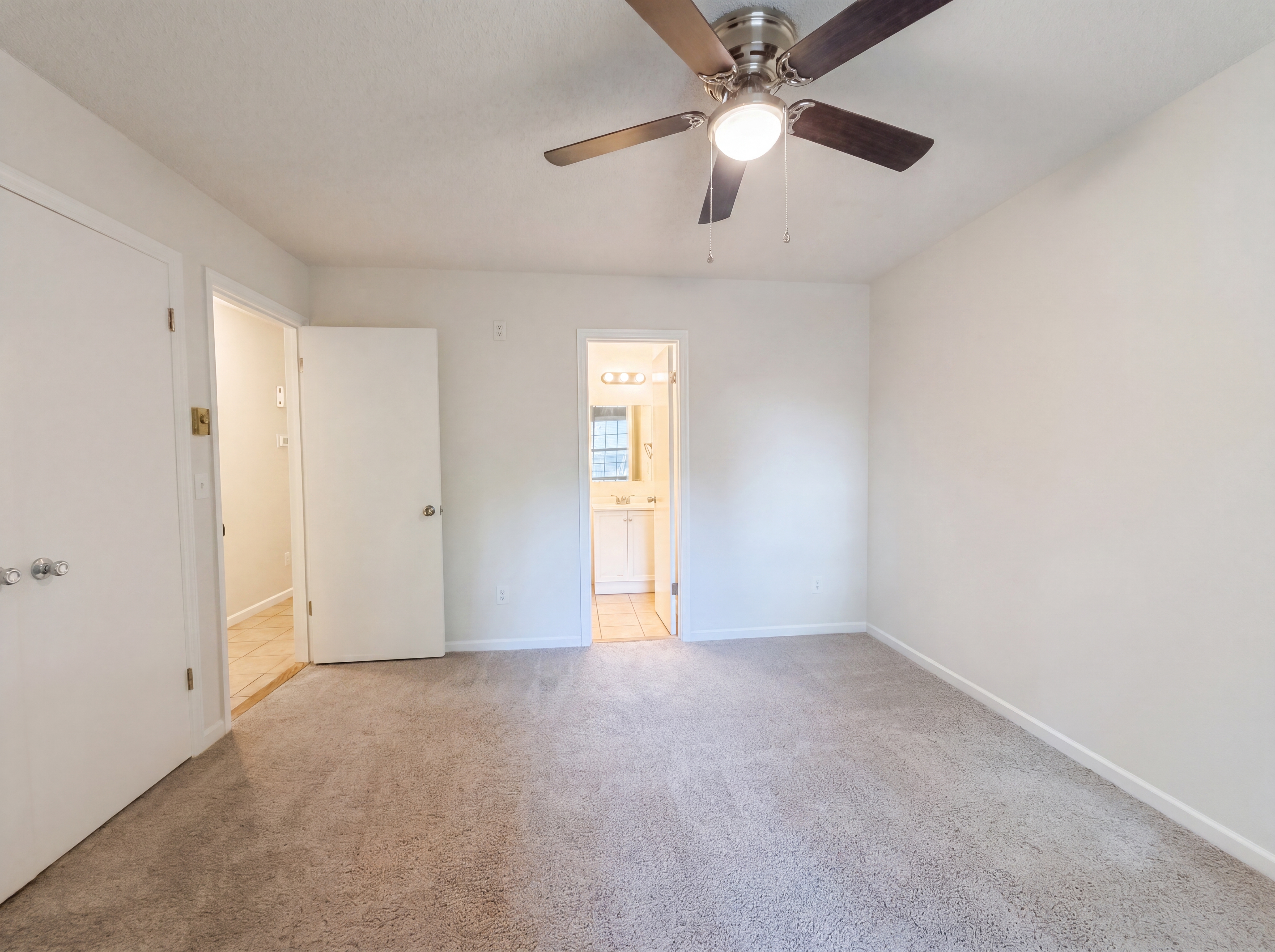 Photo 12 of 23 of 4708 Chaucer Dr, Greensboro, NC