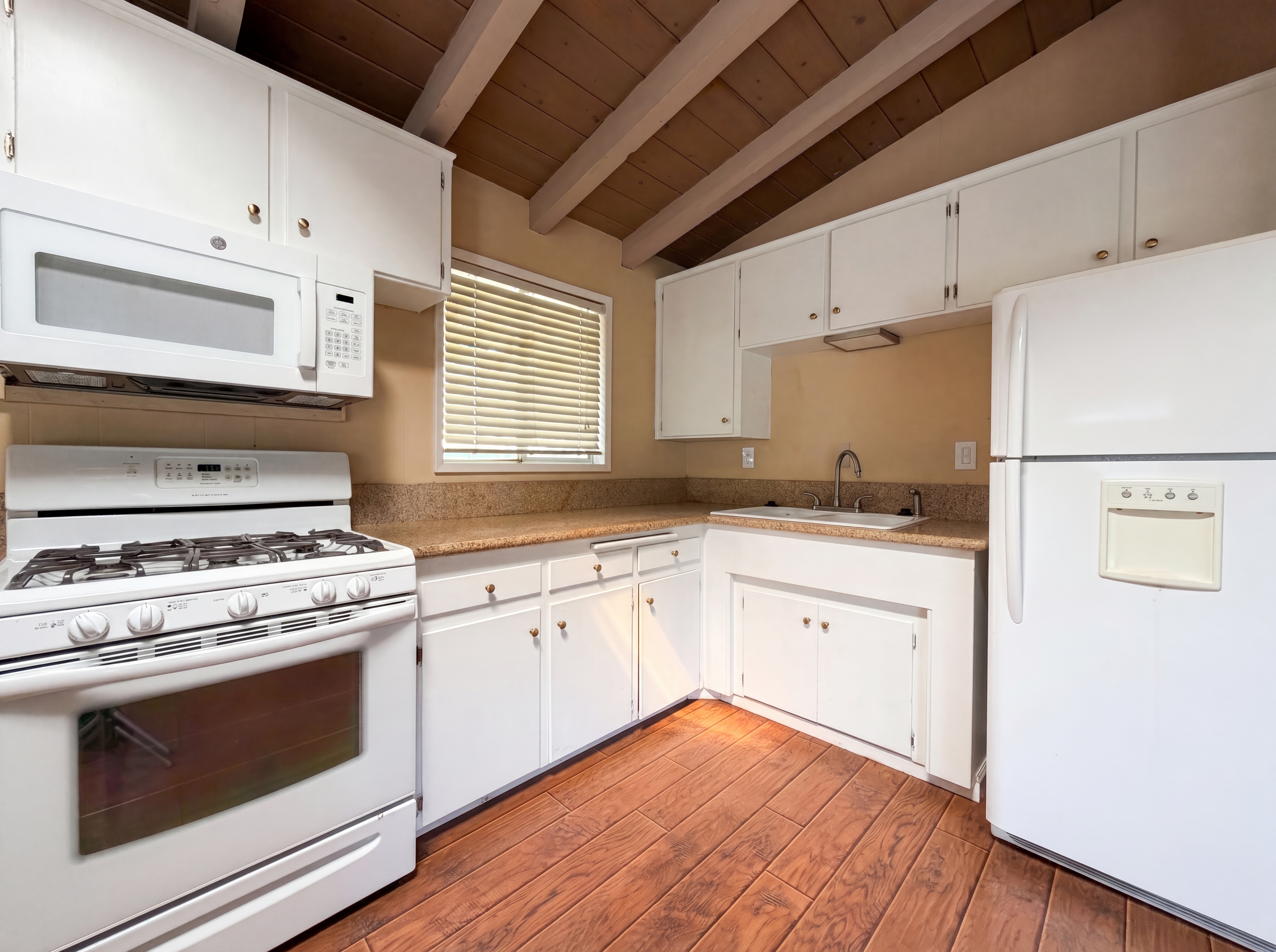 Photo 10 of 28 of 1145 Rivera Dr, Wrightwood, CA