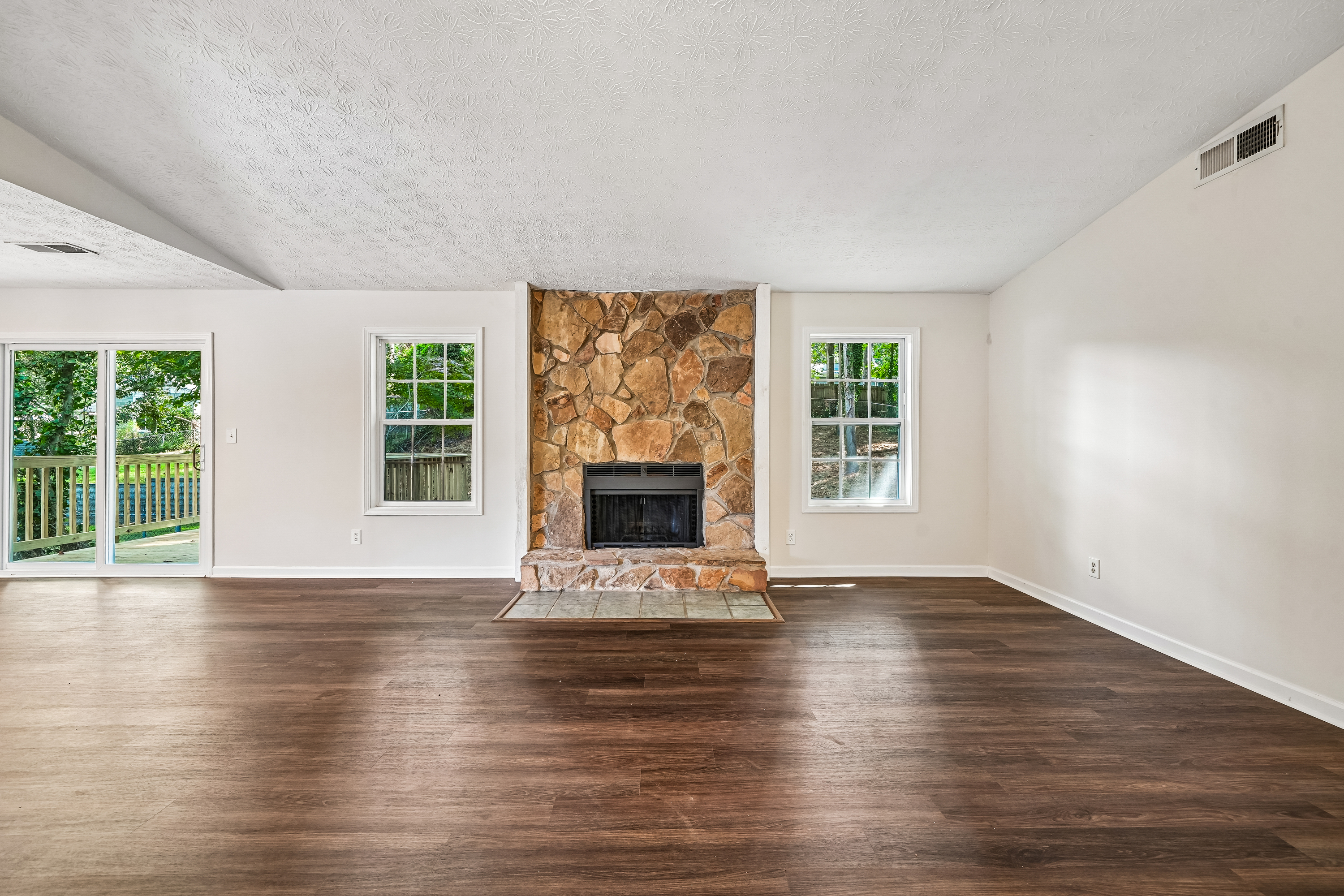 Photo 7 of 26 of 2464 Silver Moss Way, Lawrenceville, GA