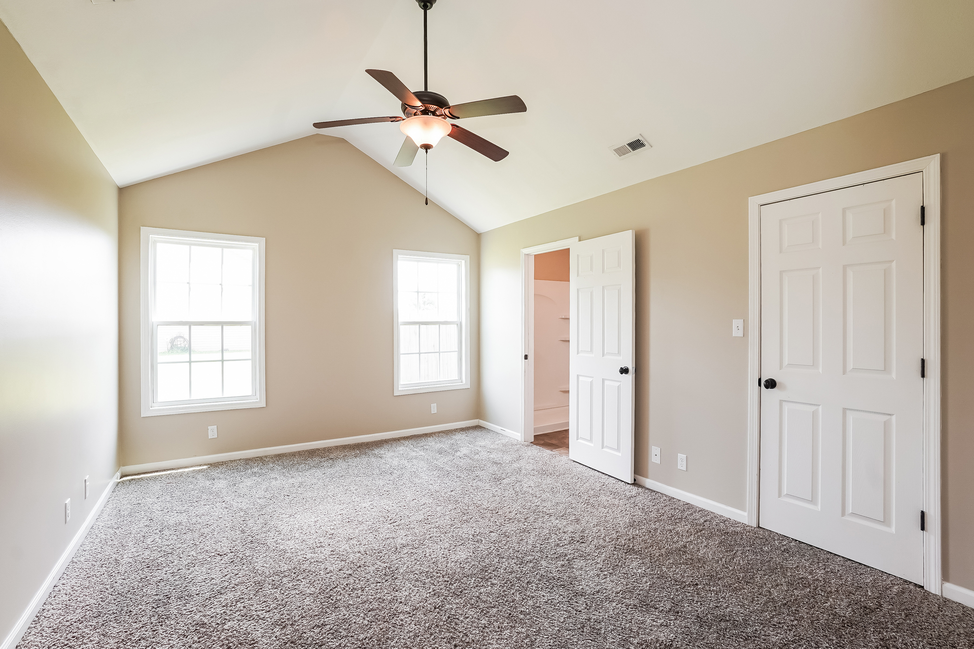 Photo 4 of 21 of 201 Bob White Trl, Oak Grove, KY