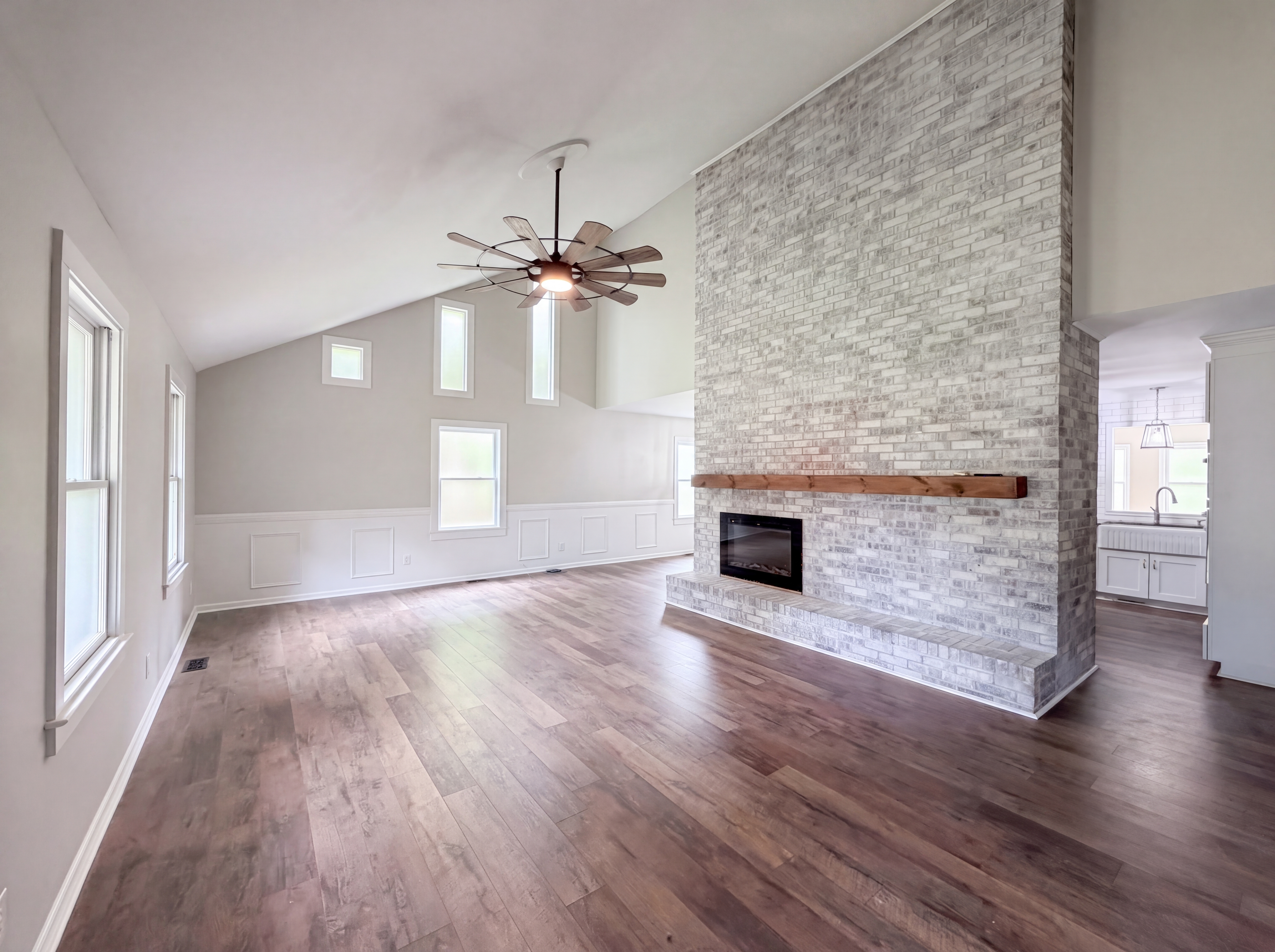 Photo 3 of 26 of 706 Crescent Dr, Cherryville, NC