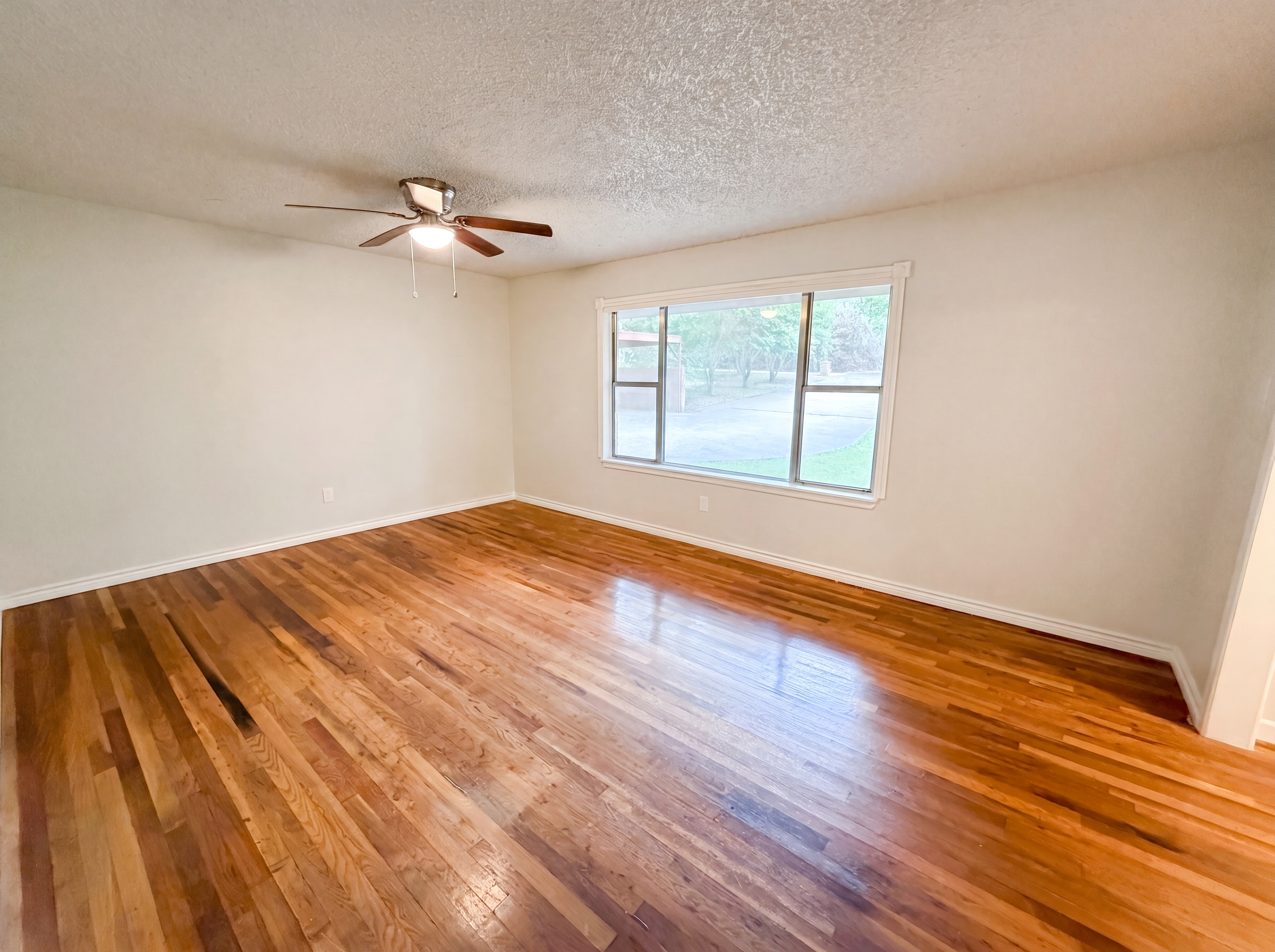 Photo 8 of 17 of 202 Vanshire Rd W, Lakeside, TX