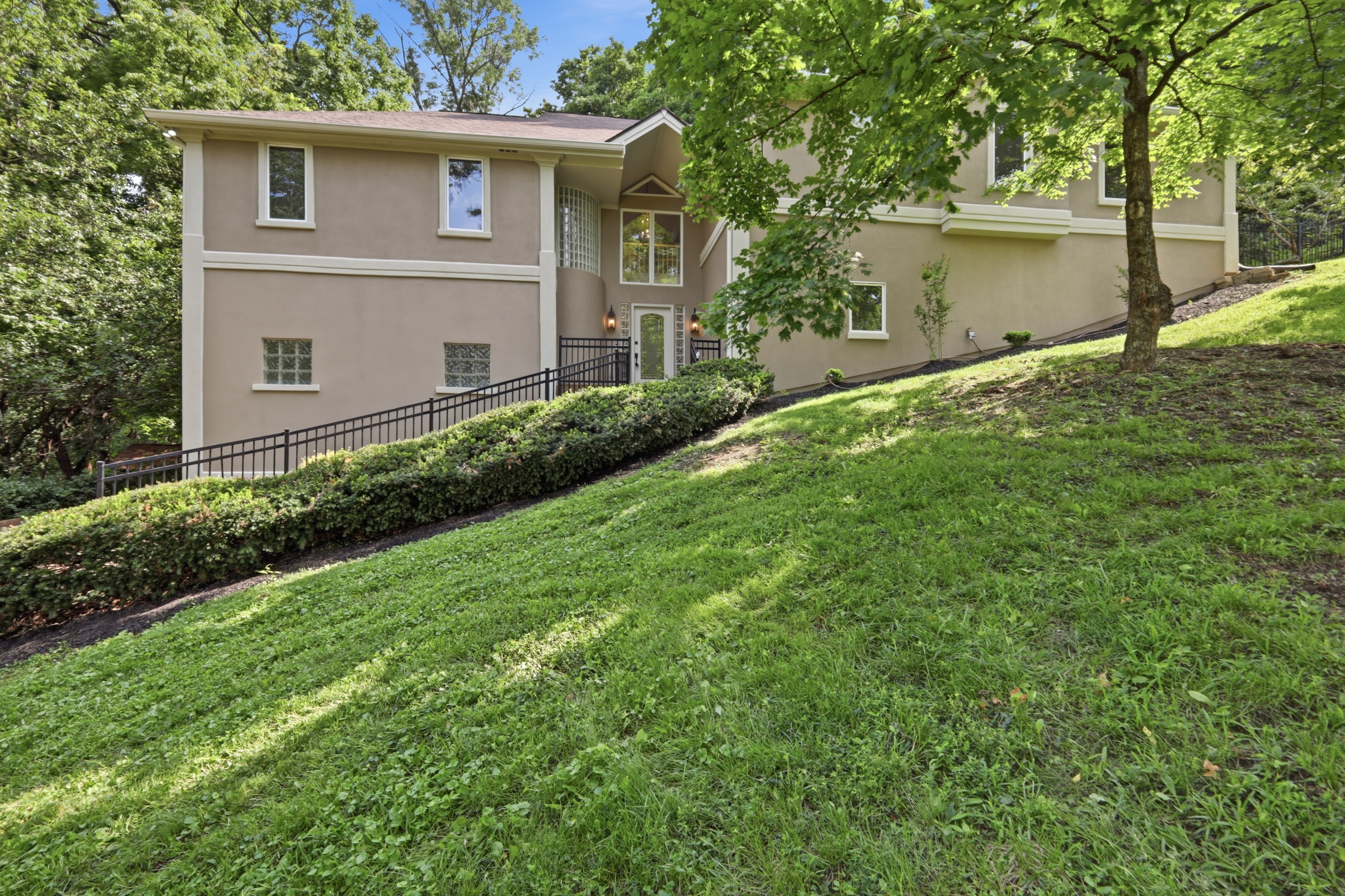 Photo 37 of 84 of 7030 Willowick Dr, Brentwood, TN