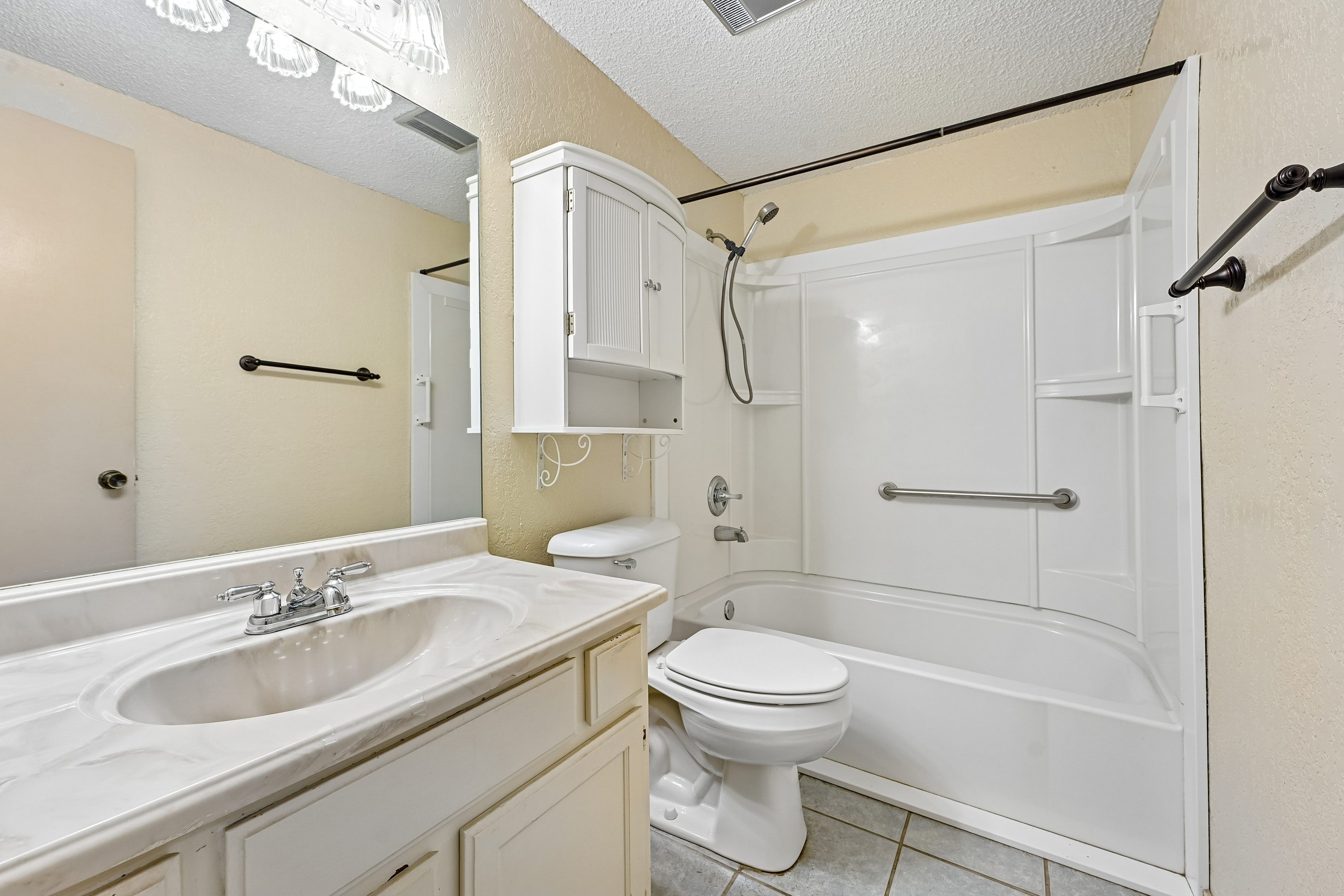 Photo 10 of 20 of 8404 S Brookline Ave, Oklahoma City, OK