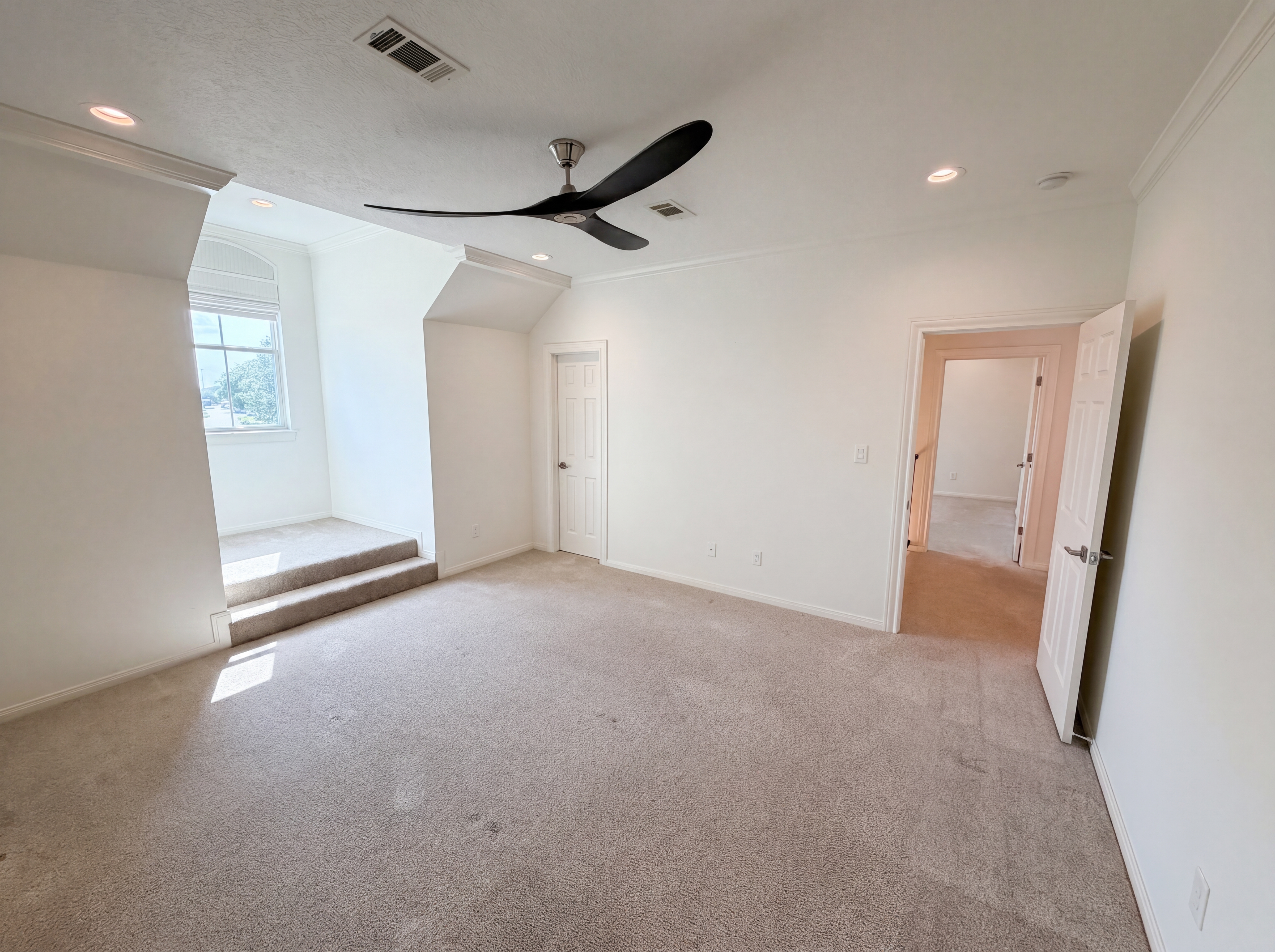 Photo 4 of 61 of 4385 Brownstone Dr, Beaumont, TX