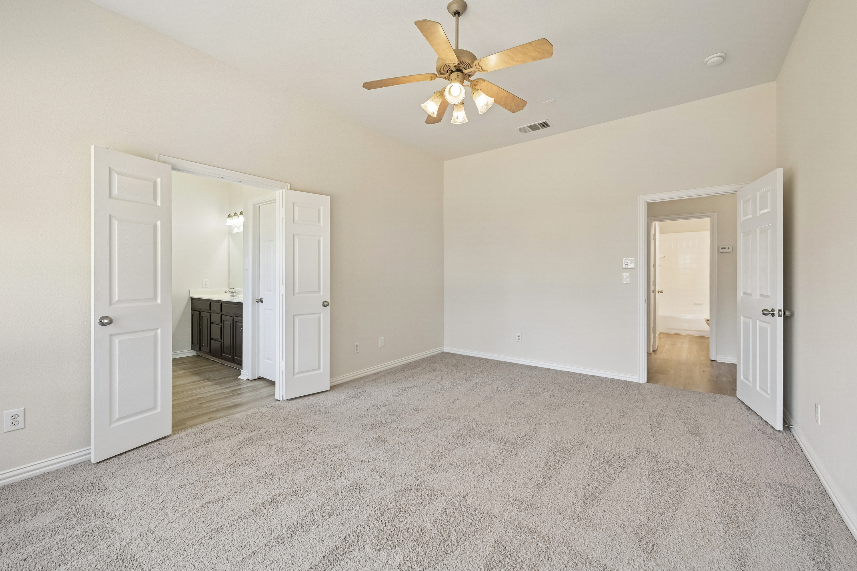 Photo 19 of 35 of 1009 Spinnaker Dr, Forney, TX