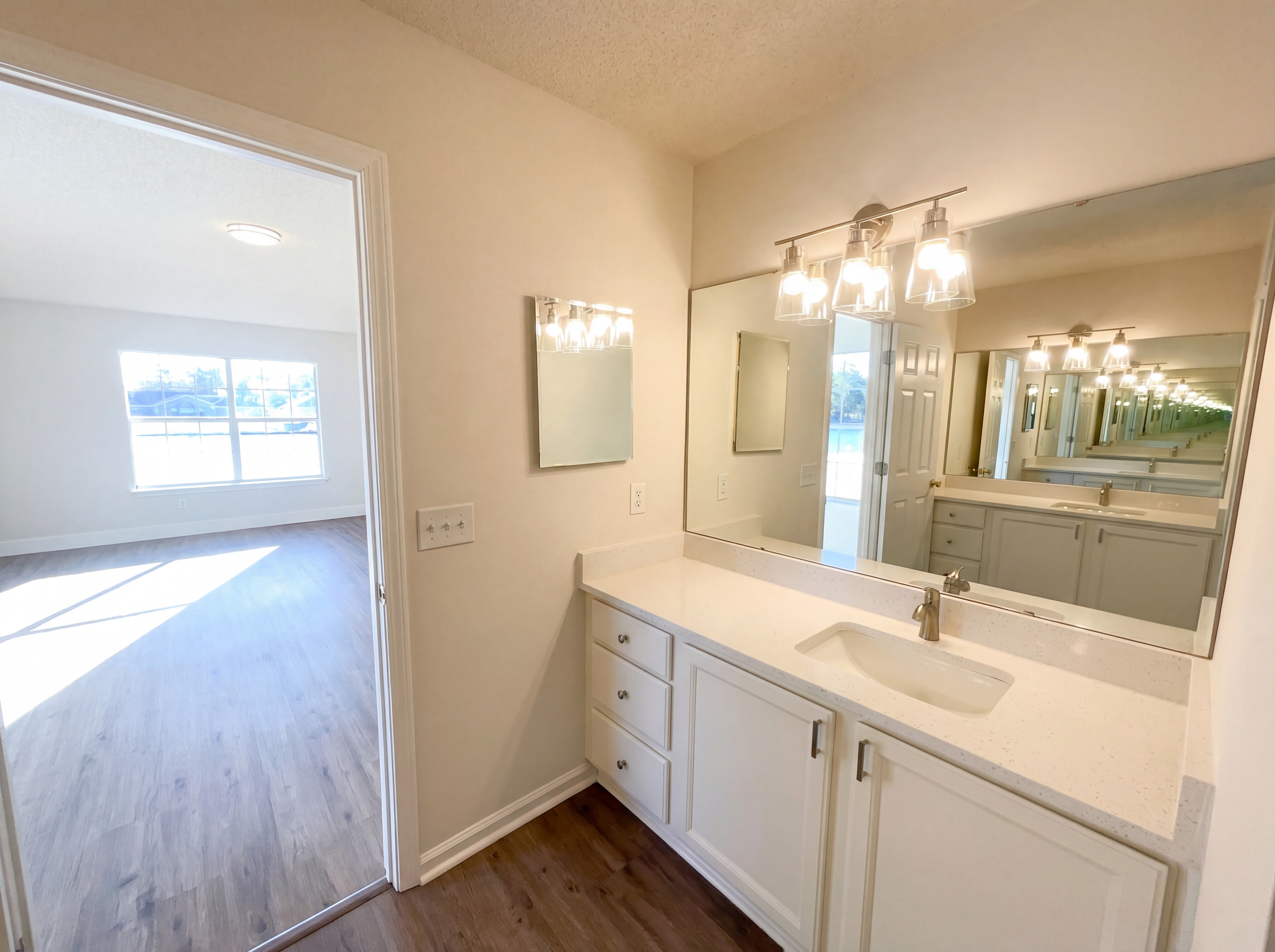 Photo 14 of 22 of 978 Tammy Cove Ln, Jacksonville, FL