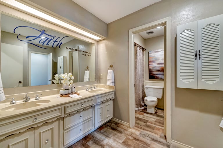 Photo 32 of 40 - 1526 Jody Ln, Irving, TX 75061