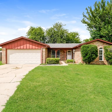 Property photo 1 of 2701 S 115th East Pl