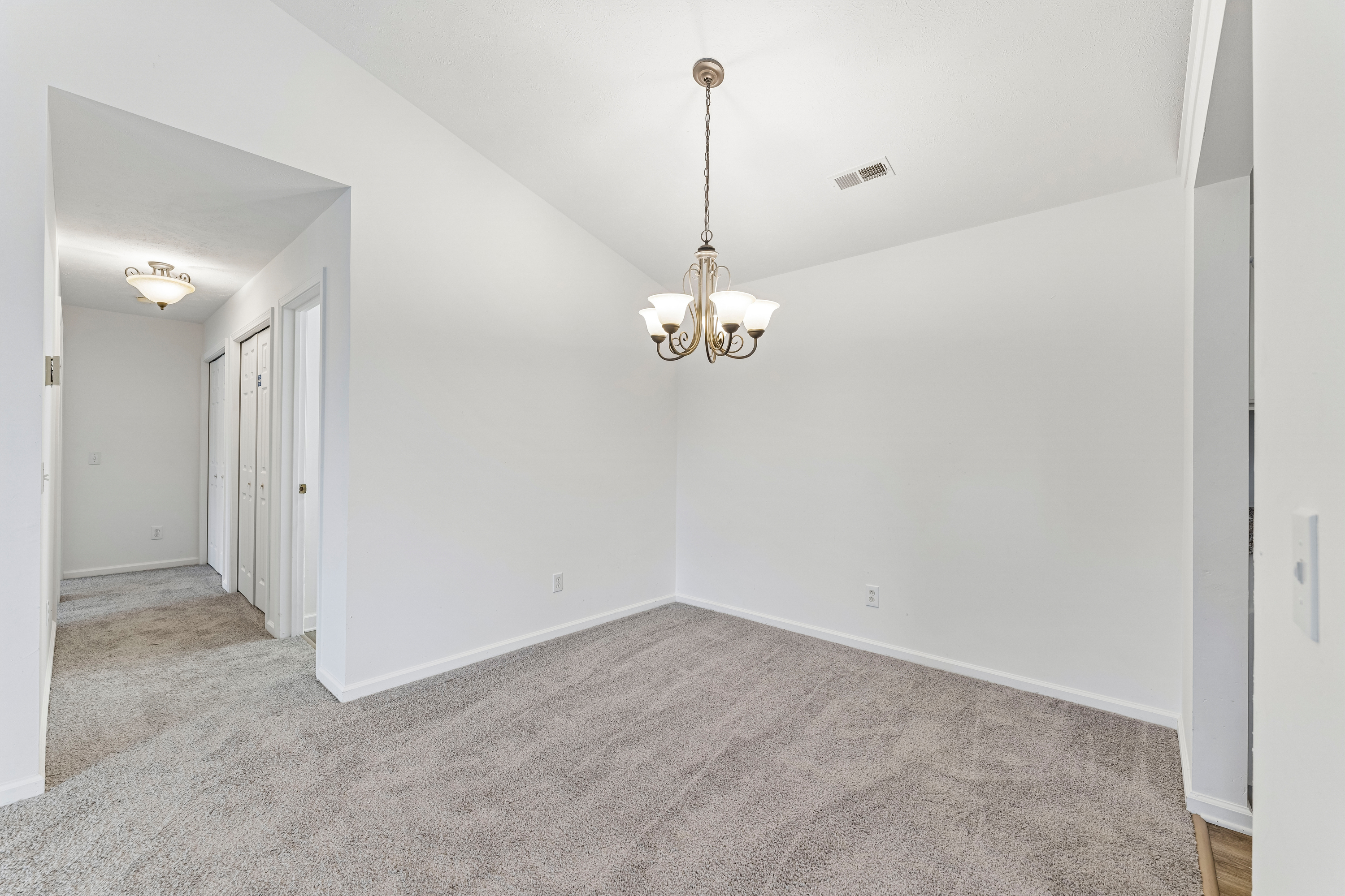 Photo 7 of 31 of 9673 Sylvan Ln, Concord Township, OH