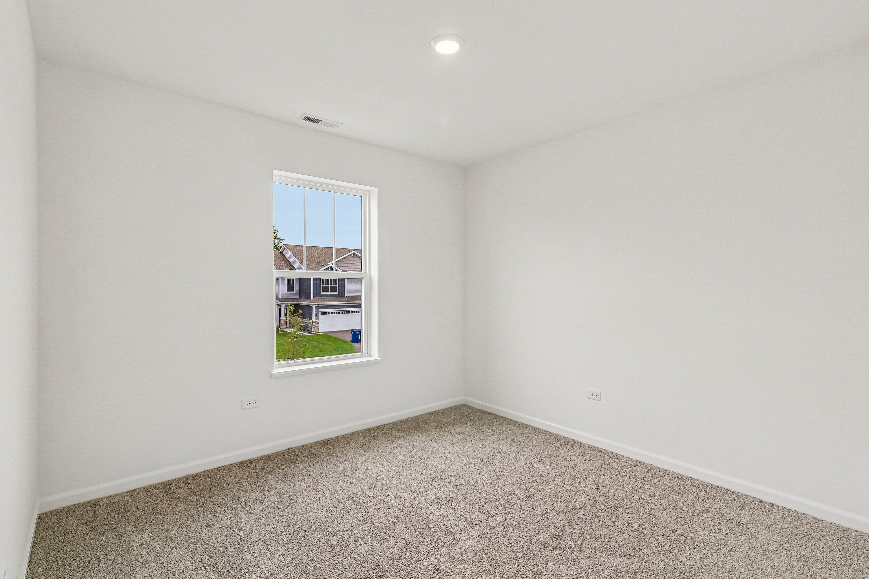 Photo 15 of 29 of 649 Cassia Ct, Crystal Lake, IL