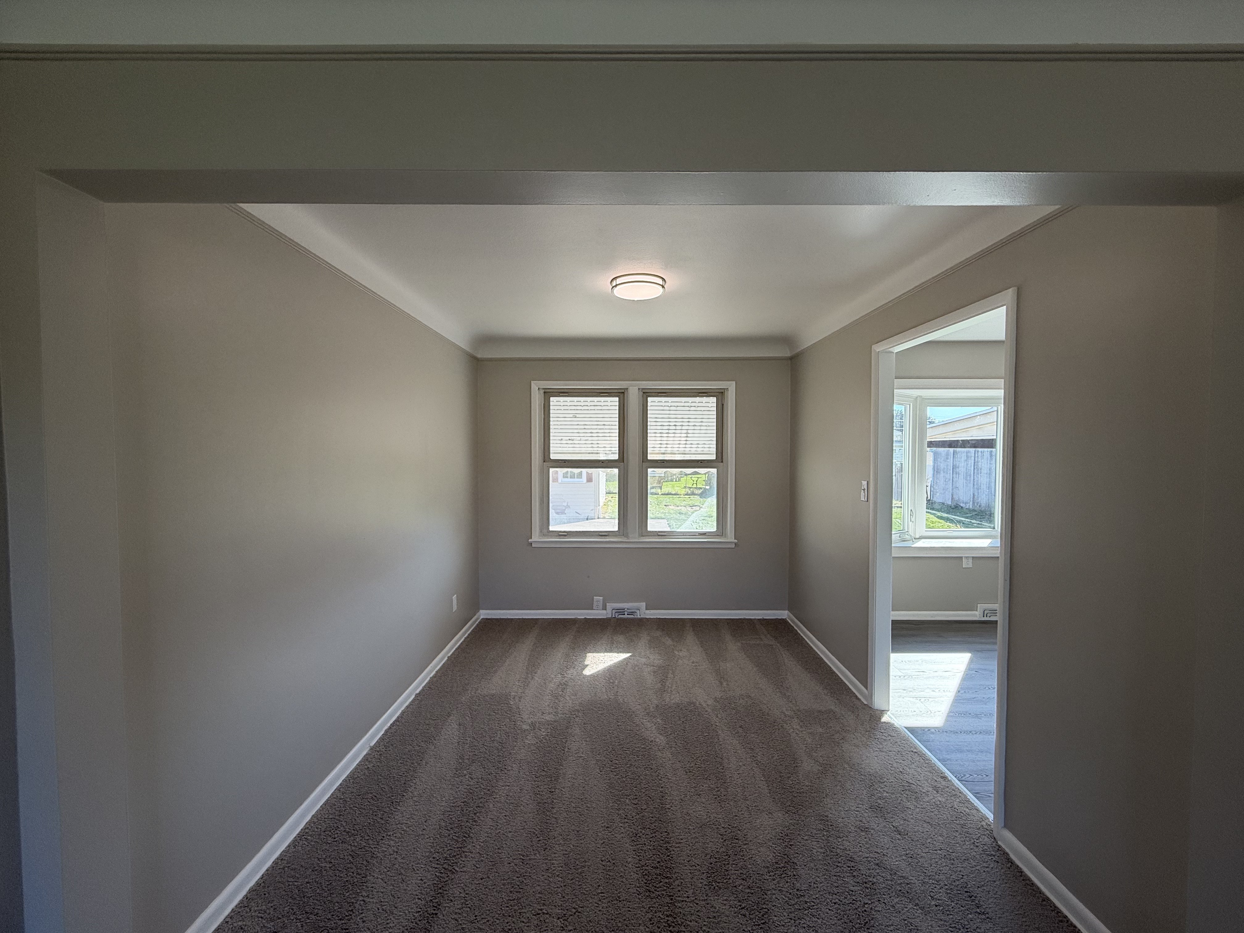 Photo 9 of 28 of 11301 Riveredge Dr, Parma, OH