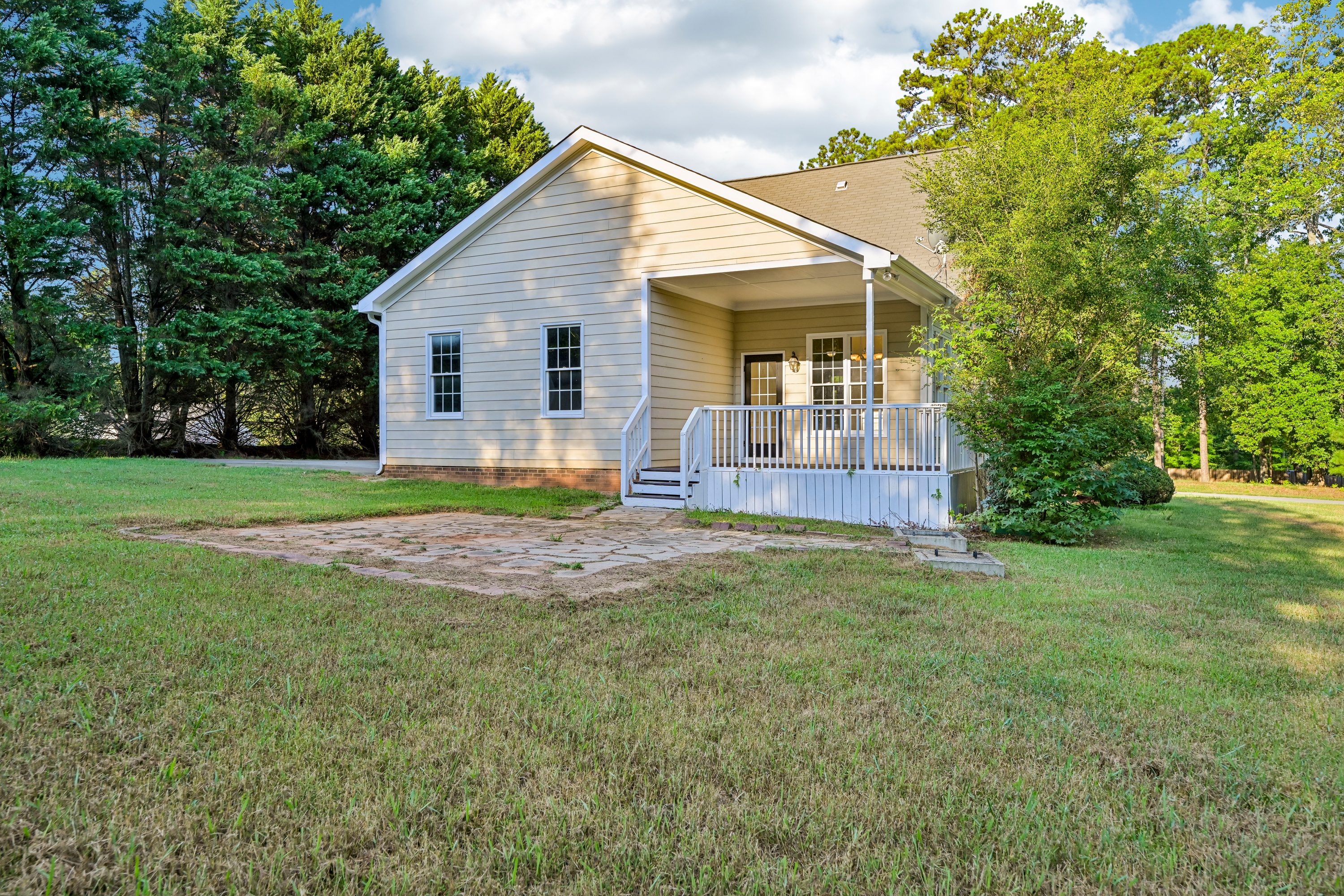 Photo 5 of 25 of 9701 Chris Dr, Raleigh, NC