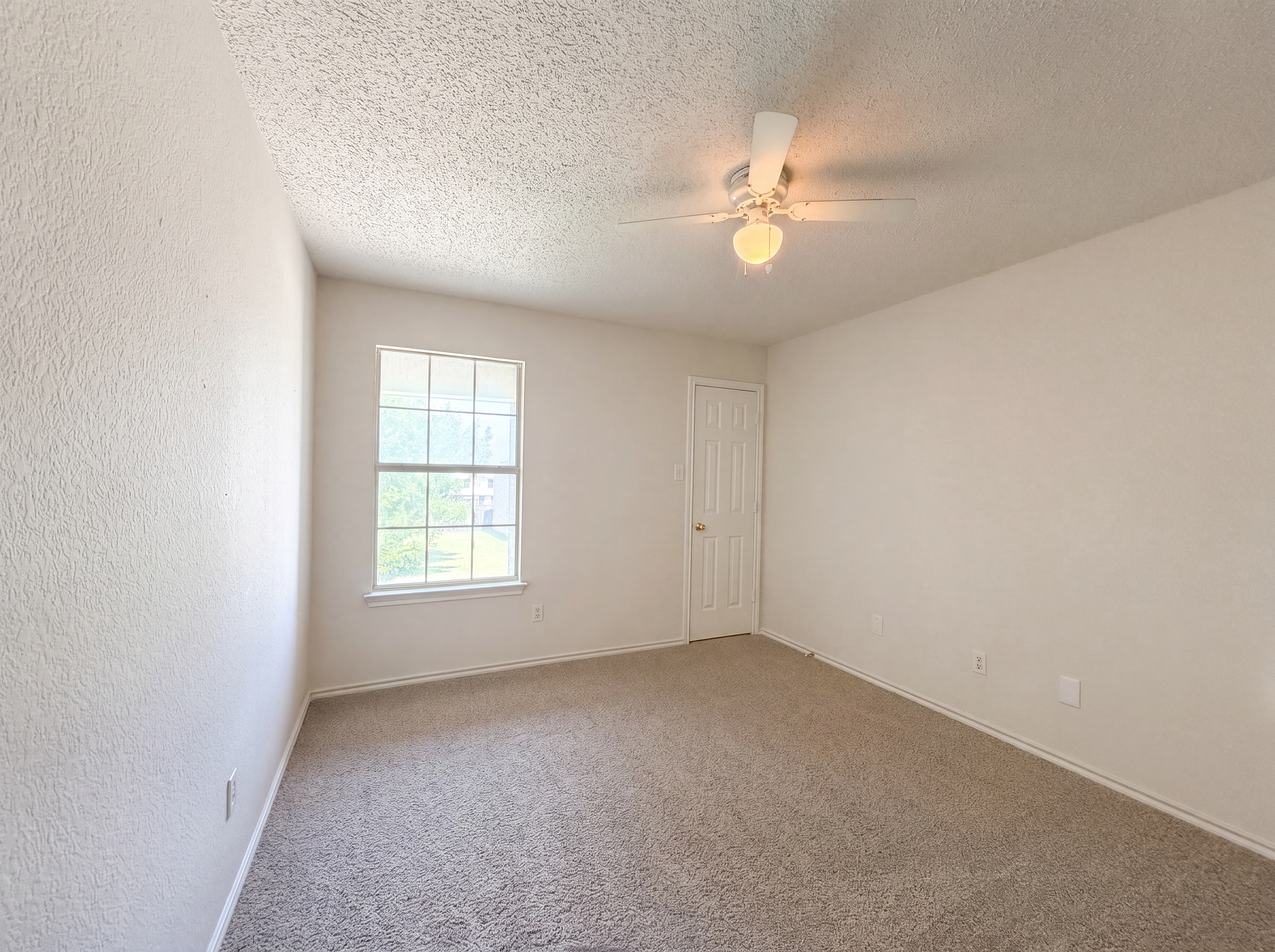 Photo 15 of 27 of 2320 Bantry Ln, Arlington, TX