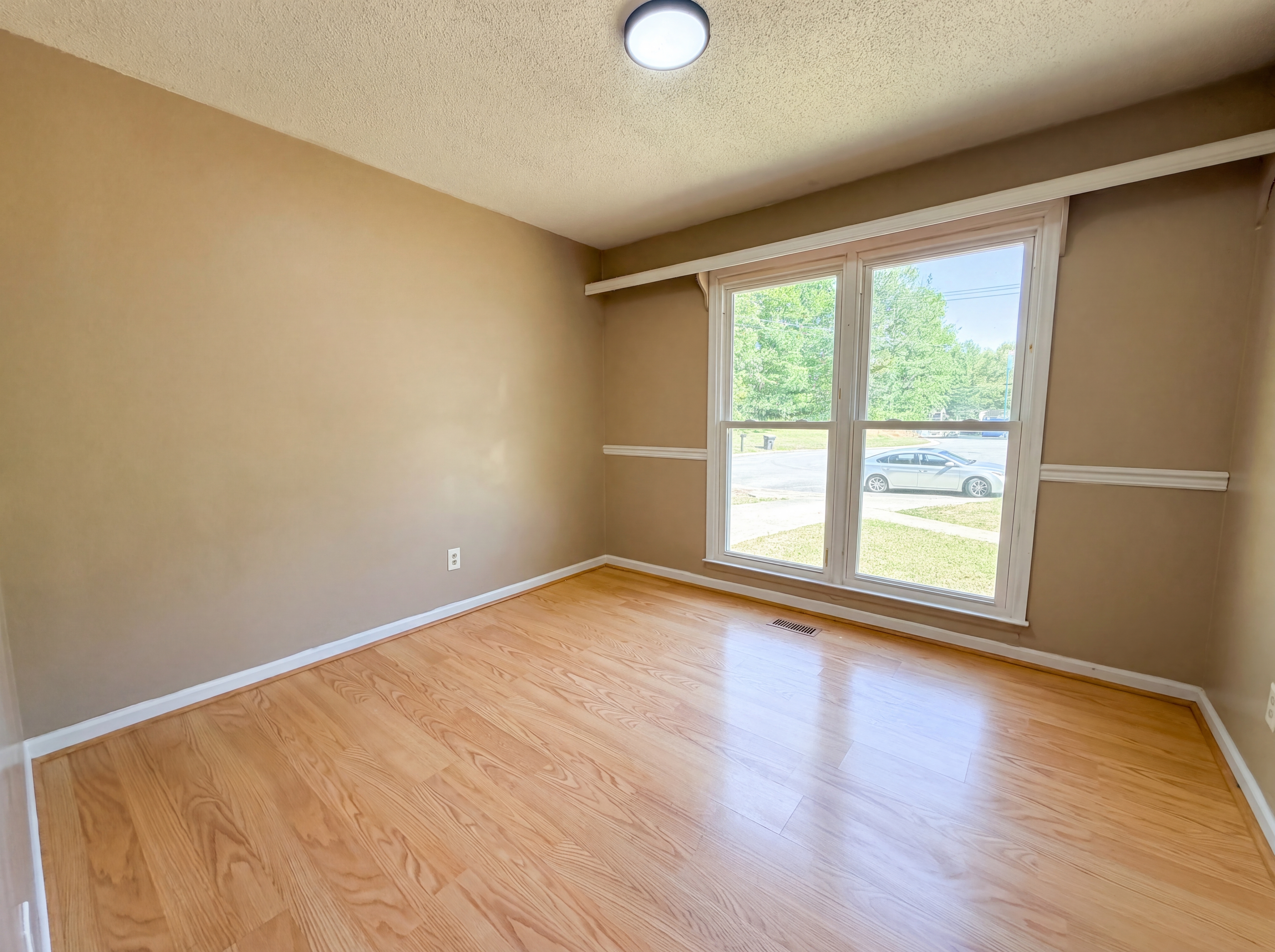 Photo 11 of 18 of 1500 Shady Oak Cir, Birmingham, AL