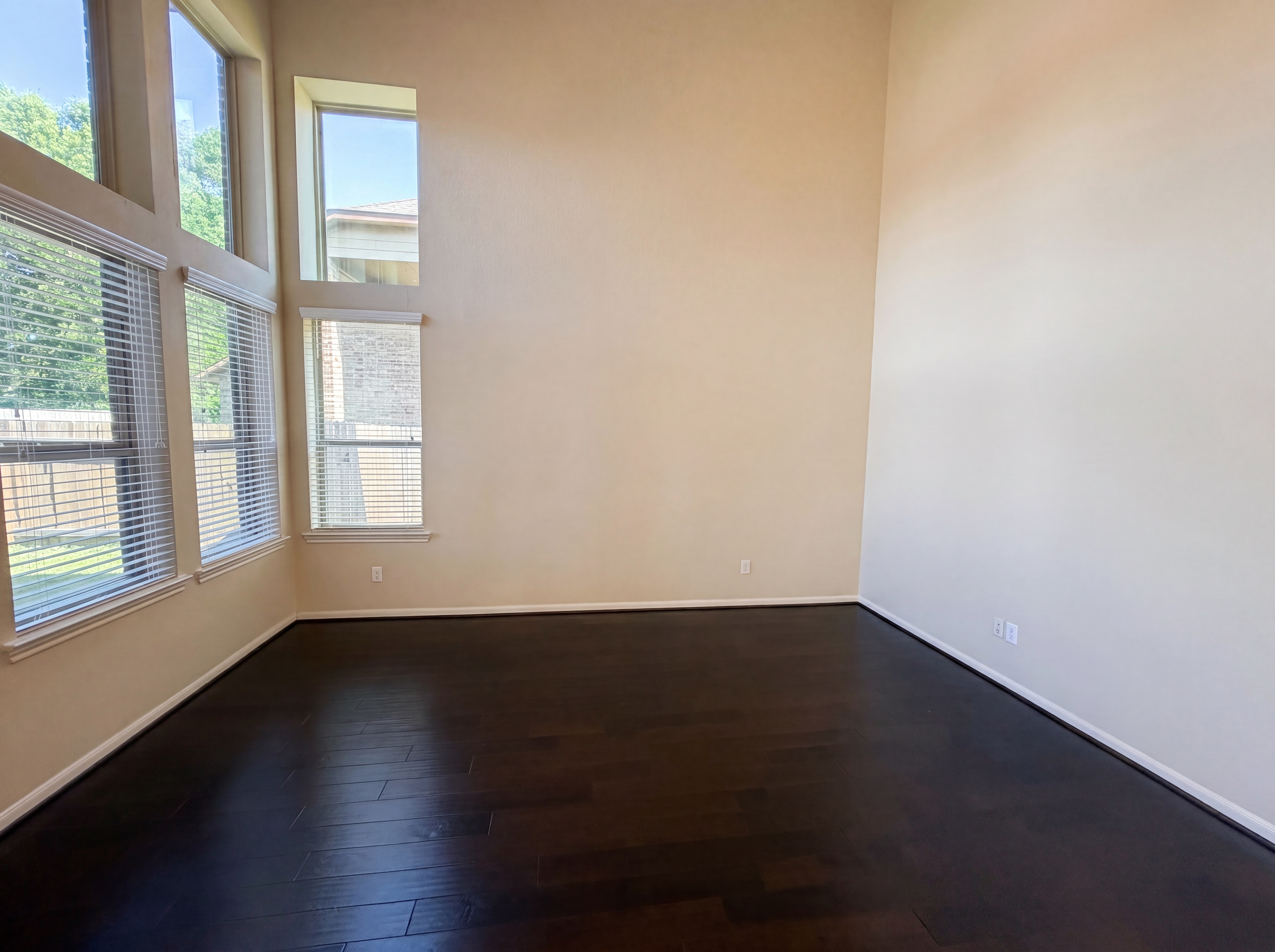 Photo 10 of 26 of 6523 Hunters Creek Ln, Baytown, TX
