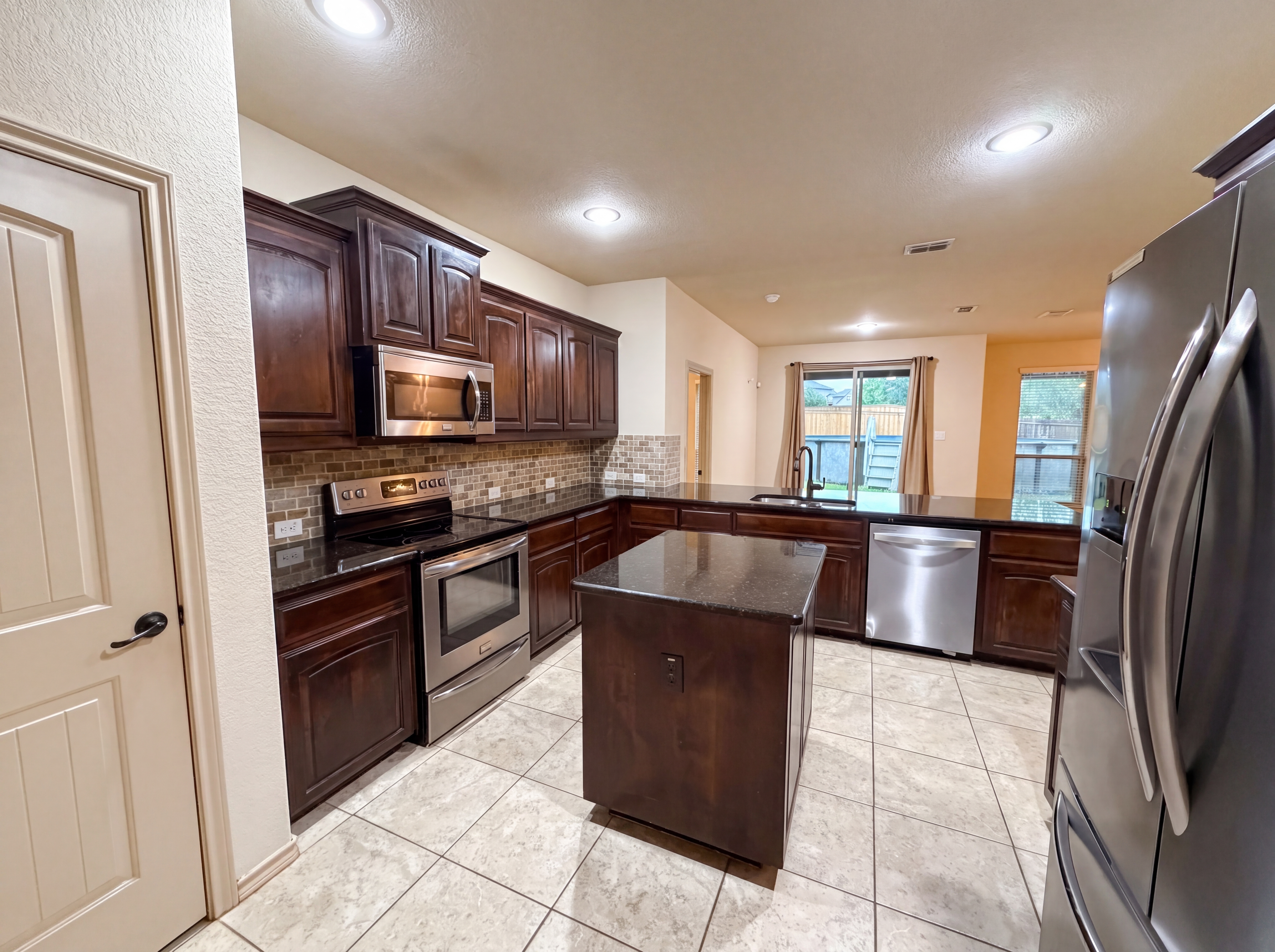 Photo 2 of 19 of 1217 Ashley Dr, Weatherford, TX