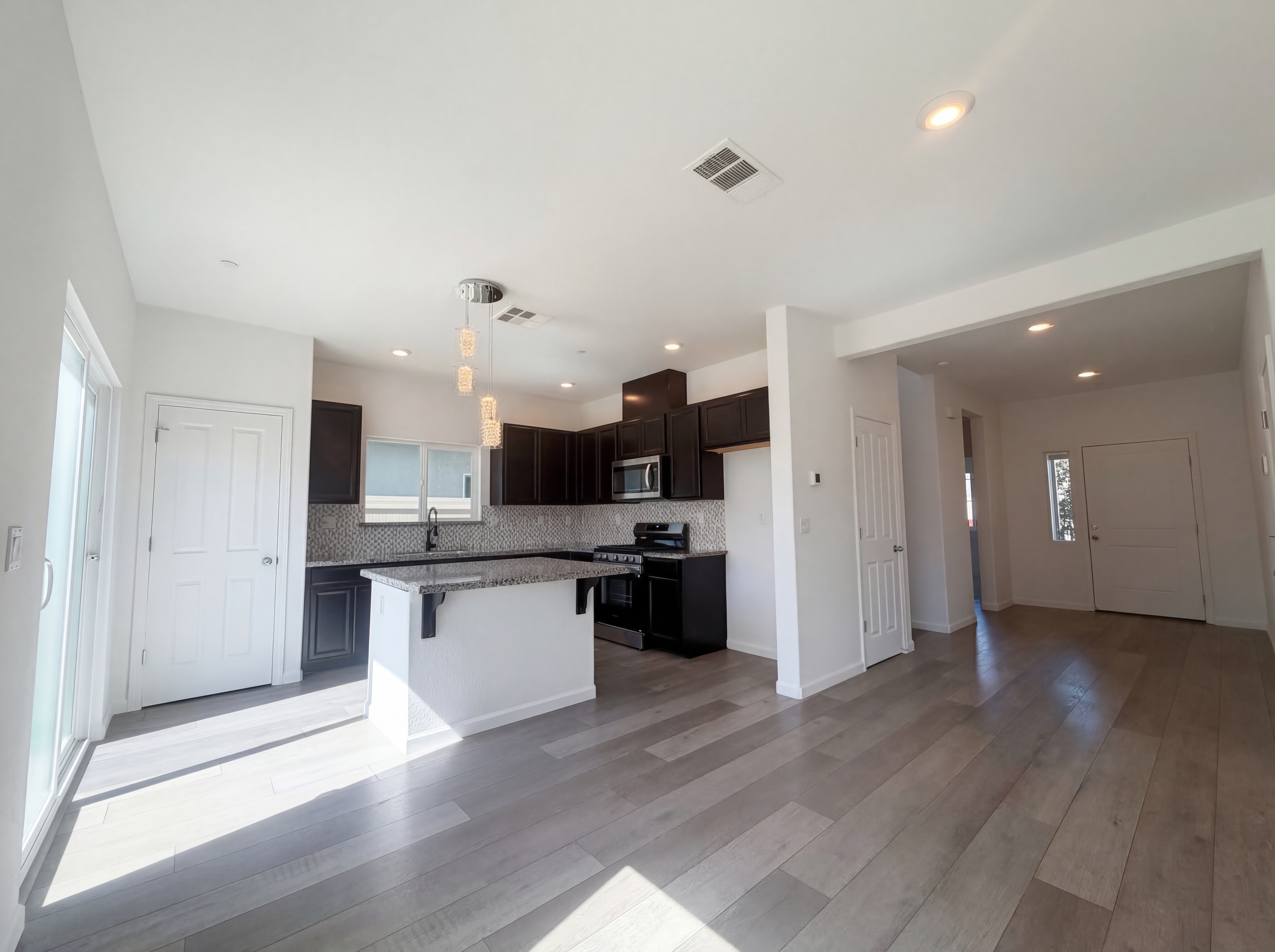 Photo 21 of 46 of 1176 Willow Hill Ave, Sacramento, CA