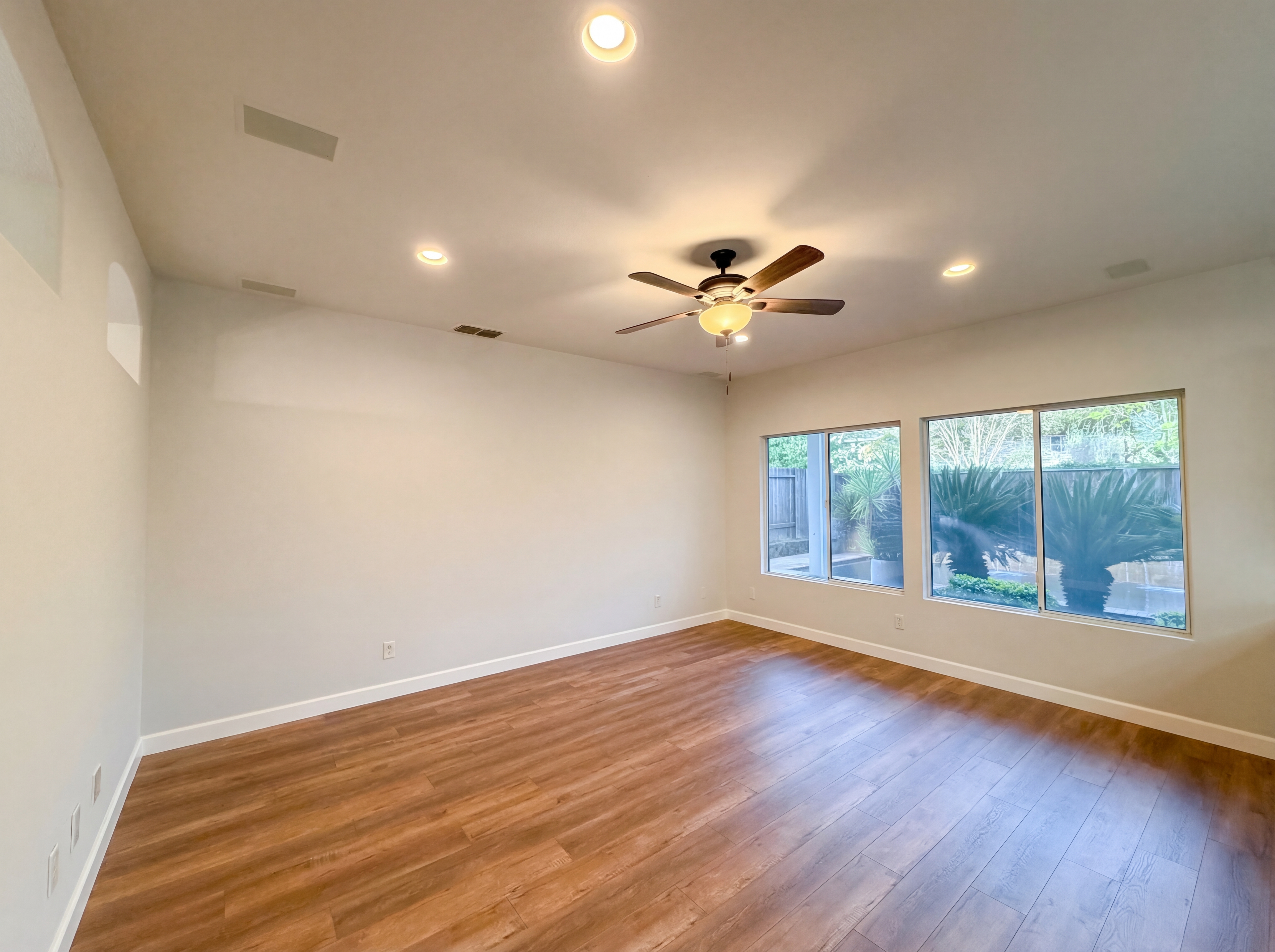 Photo 18 of 39 of 224 Pinecrest Ct, Roseville, CA