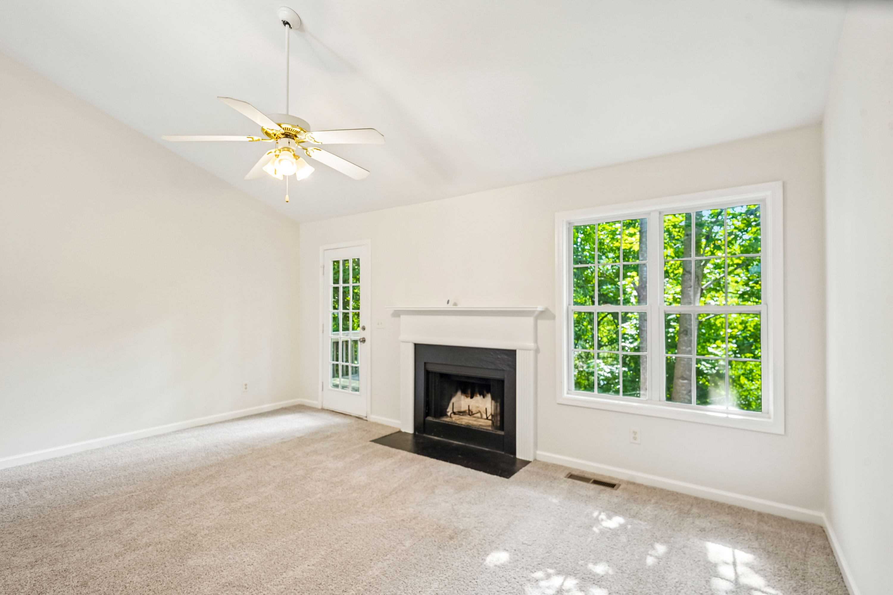 Photo 5 of 31 of 6550 Snowbird Ln, Douglasville, GA