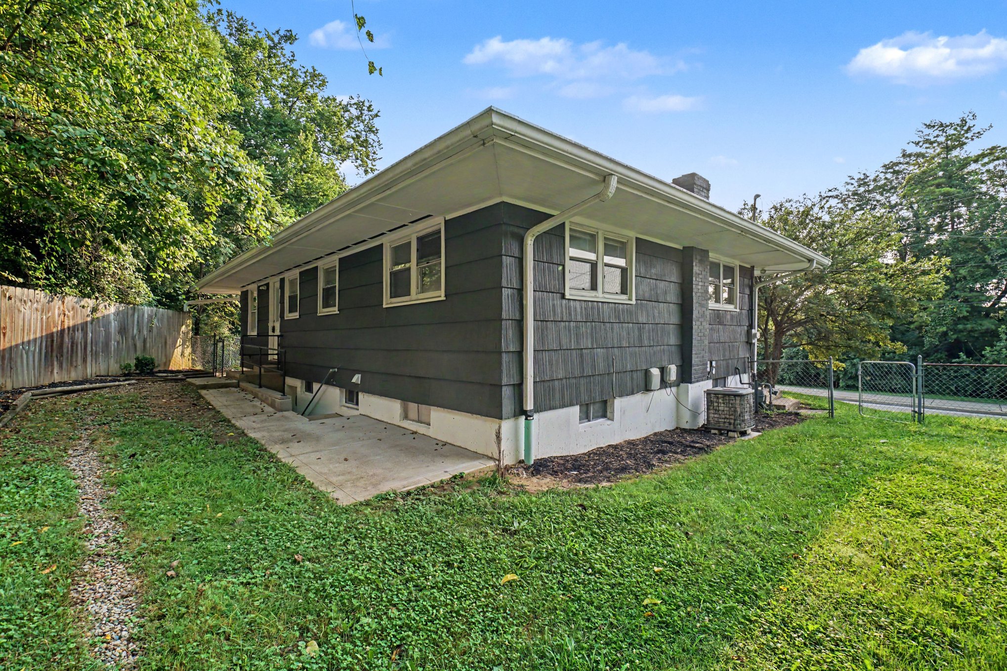 Photo 15 of 17 of 2715 James Ave, Covington, KY