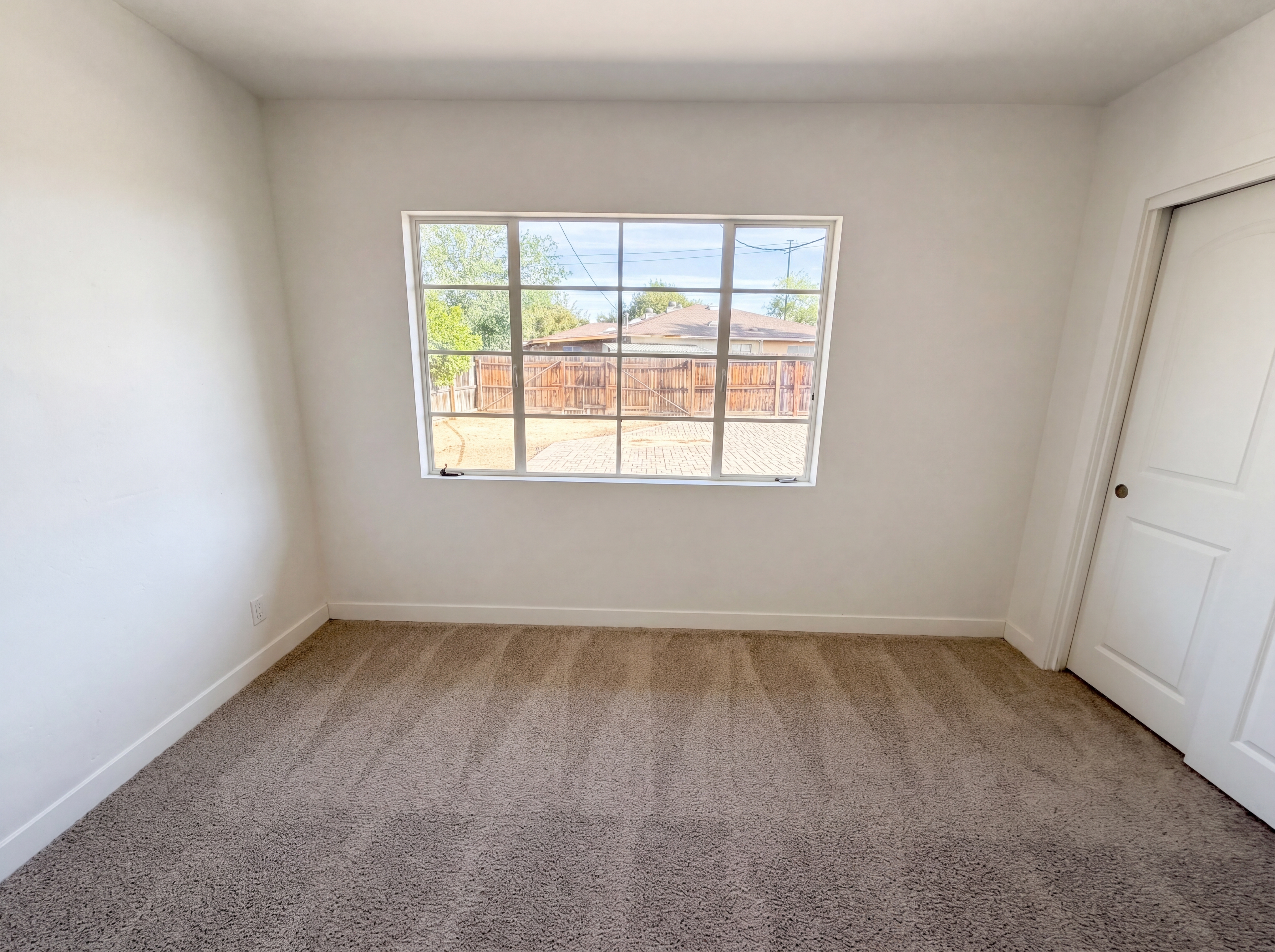 Photo 12 of 26 of 2402 W Anderson Ave, Phoenix, AZ