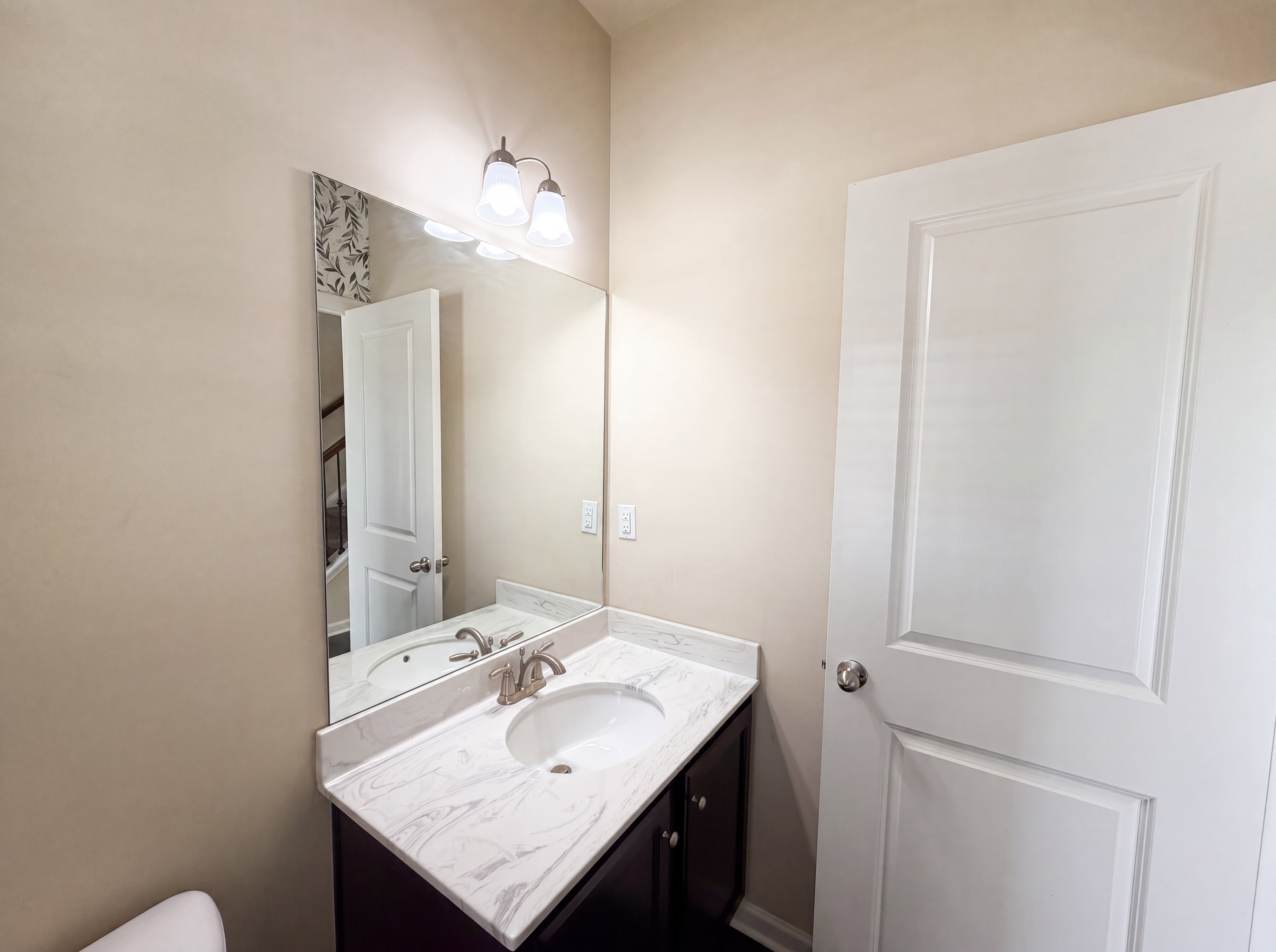 Photo 15 of 22 of 1357 Balvaird Dr, Lawrenceville, GA