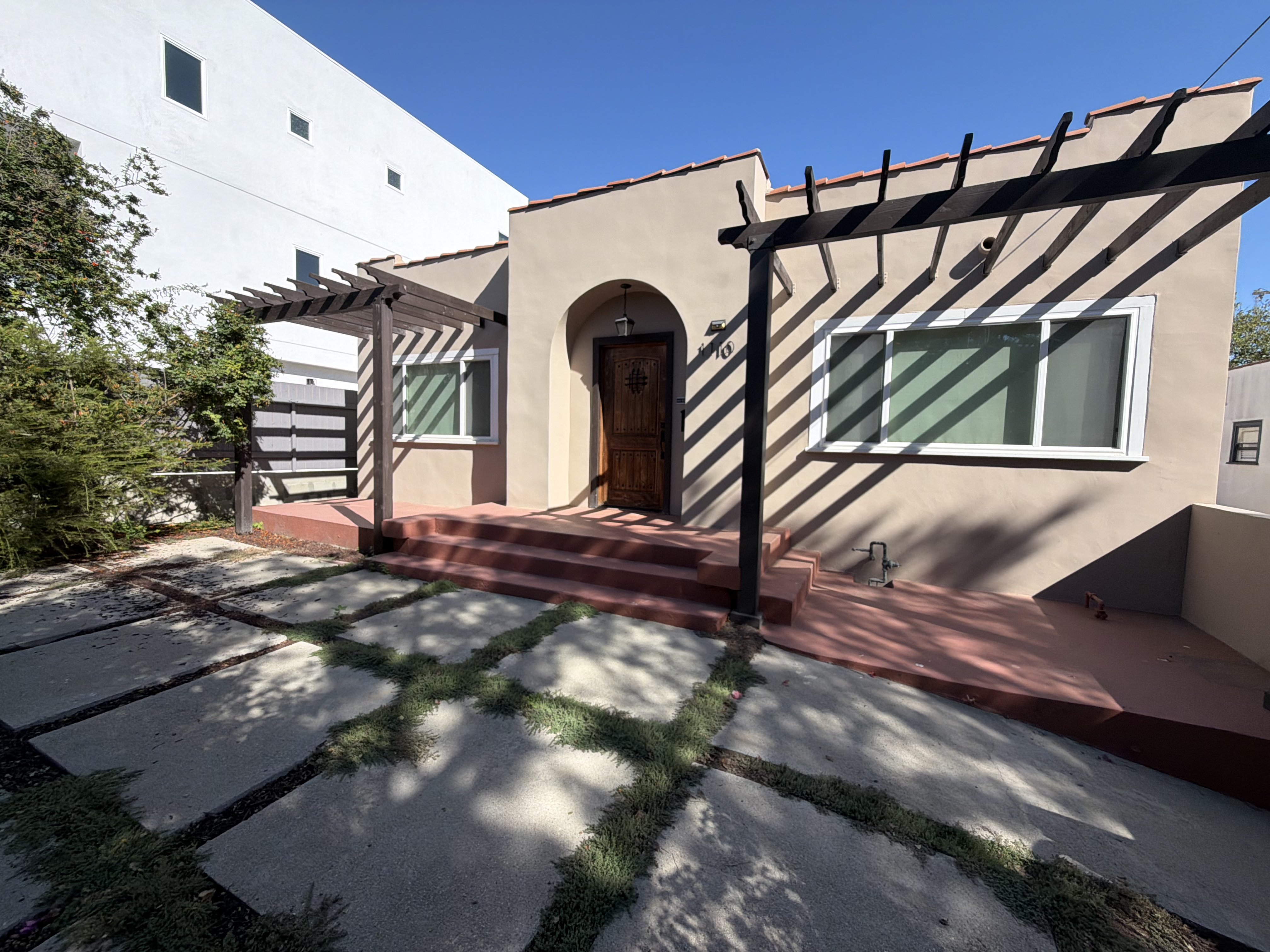 Photo 27 of 29 of 1110 Queen Anne Pl, Los Angeles, CA