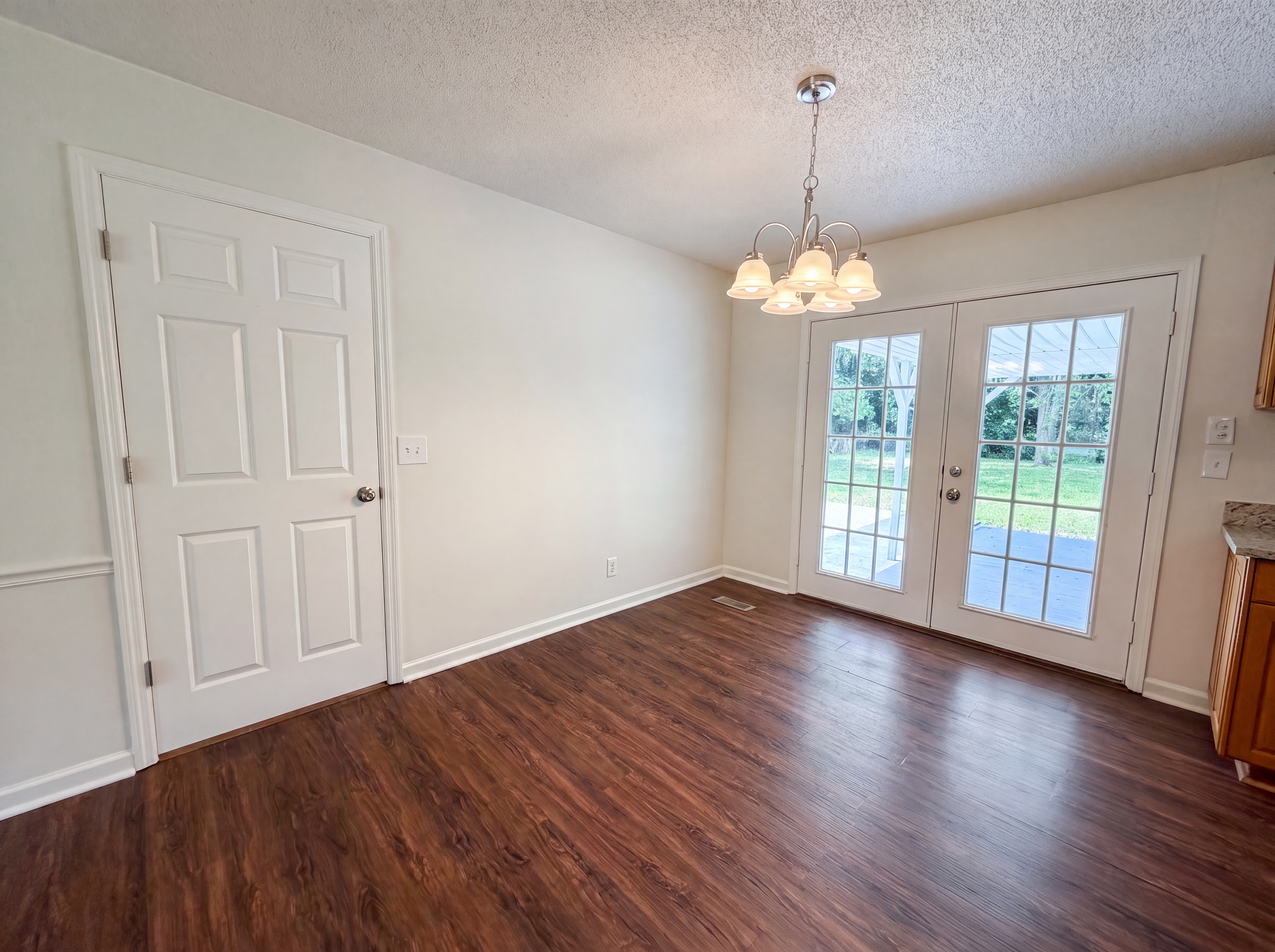 Photo 7 of 22 of 4023 Cavalier Dr, Murfreesboro, TN