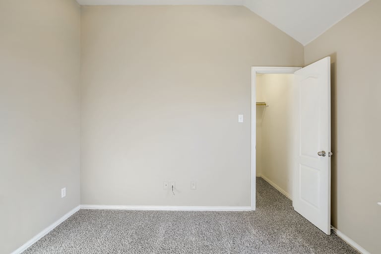 Photo 20 of 26 - 9029 River Falls Dr, Fort Worth, TX 76118