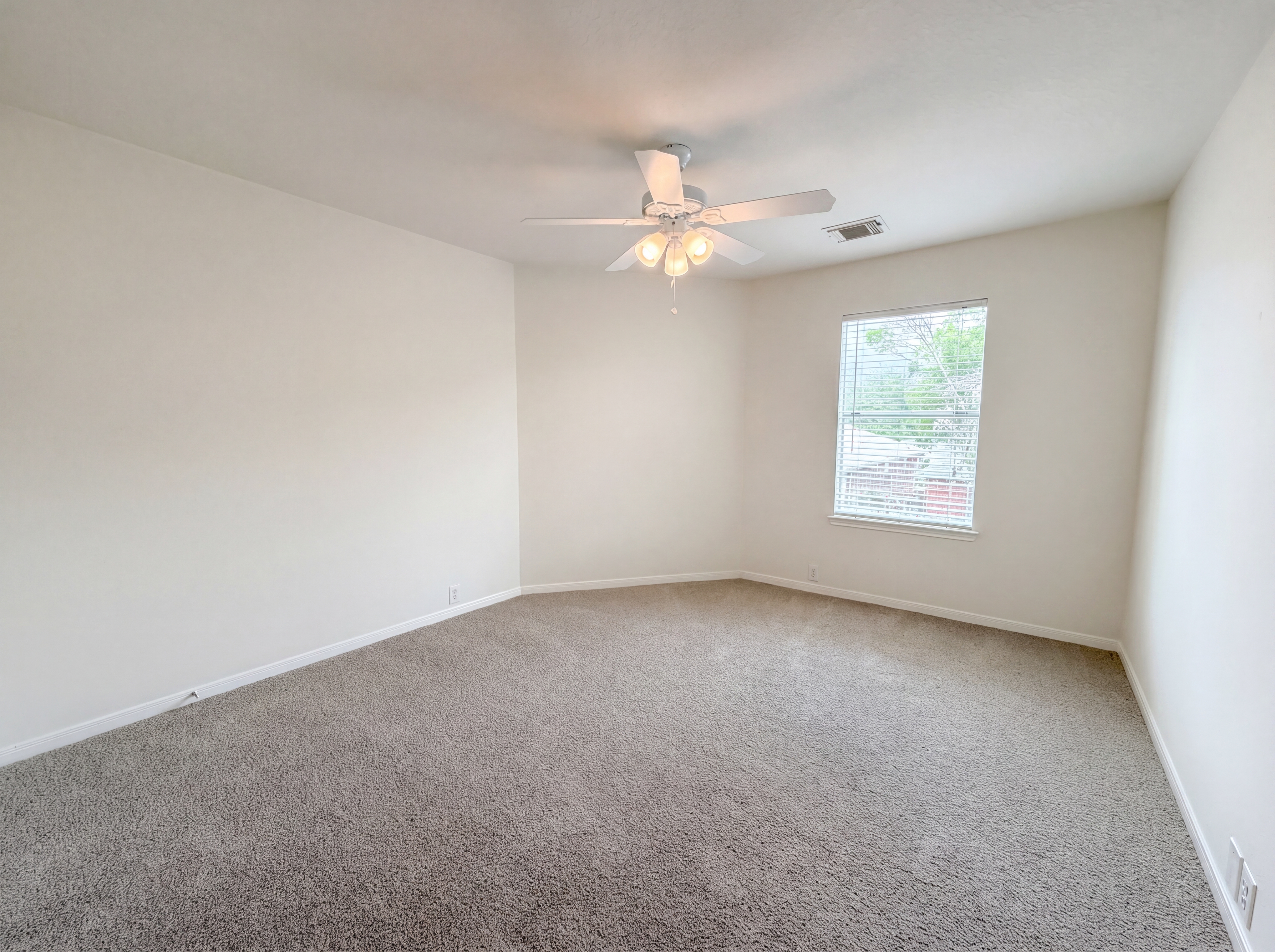 Photo 12 of 23 of 11918 Sonora Springs Dr, Tomball, TX
