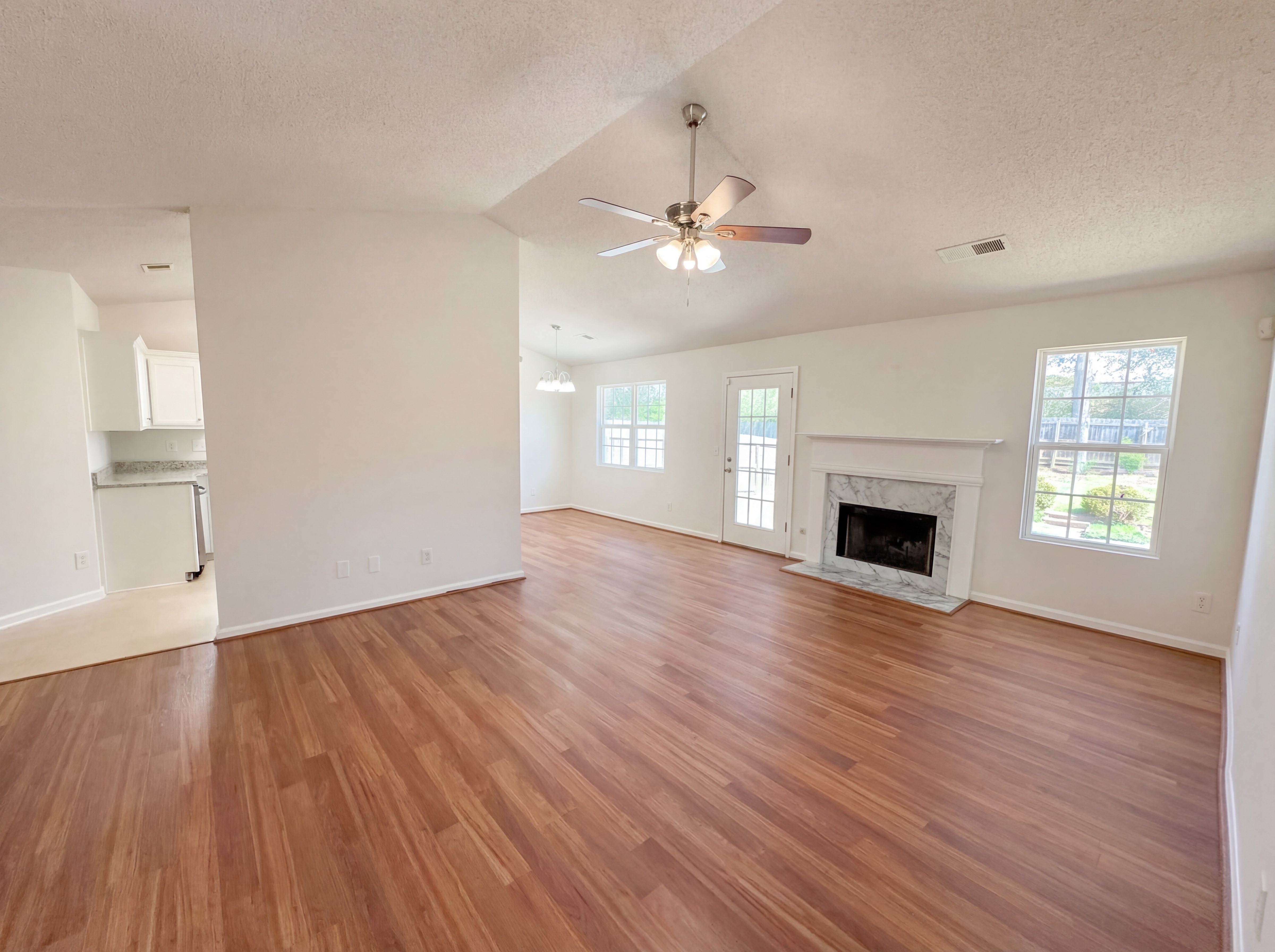 Photo 7 of 18 of 124 Amelia Garden Way, Lawrenceville, GA