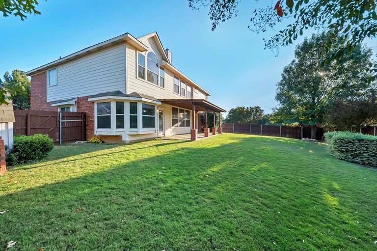 Photo 35 of 35 - 7929 Stansfield Dr, Fort Worth, TX 76137