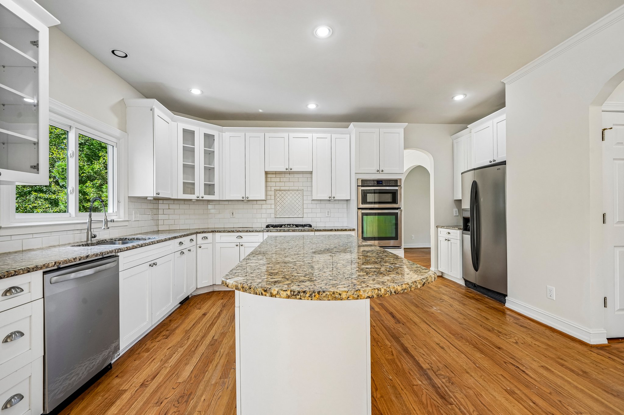 Photo 2 of 37 of 5156 Broadgreen Dr, Peachtree Corners, GA