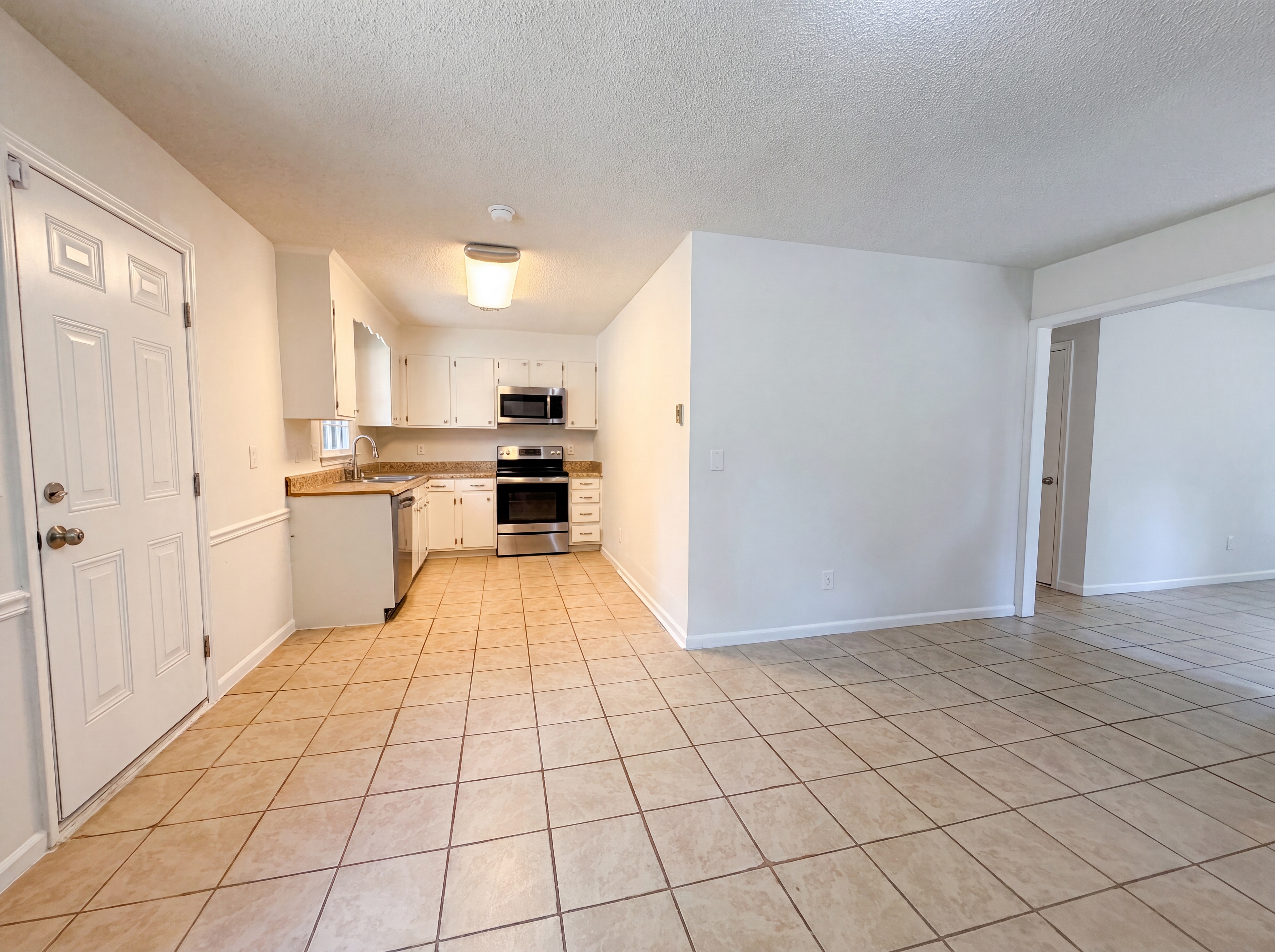 Photo 7 of 23 of 4708 Chaucer Dr, Greensboro, NC