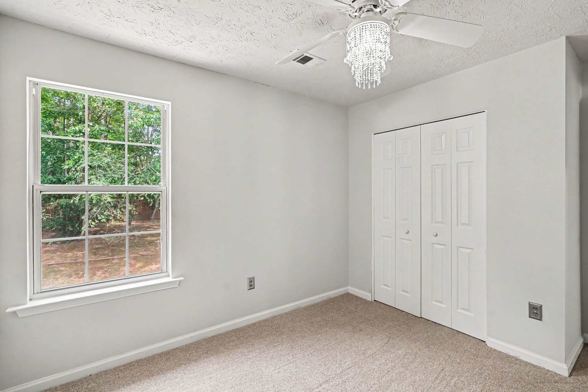 Photo 13 of 20 of 10502 Irongate Ln, Jonesboro, GA