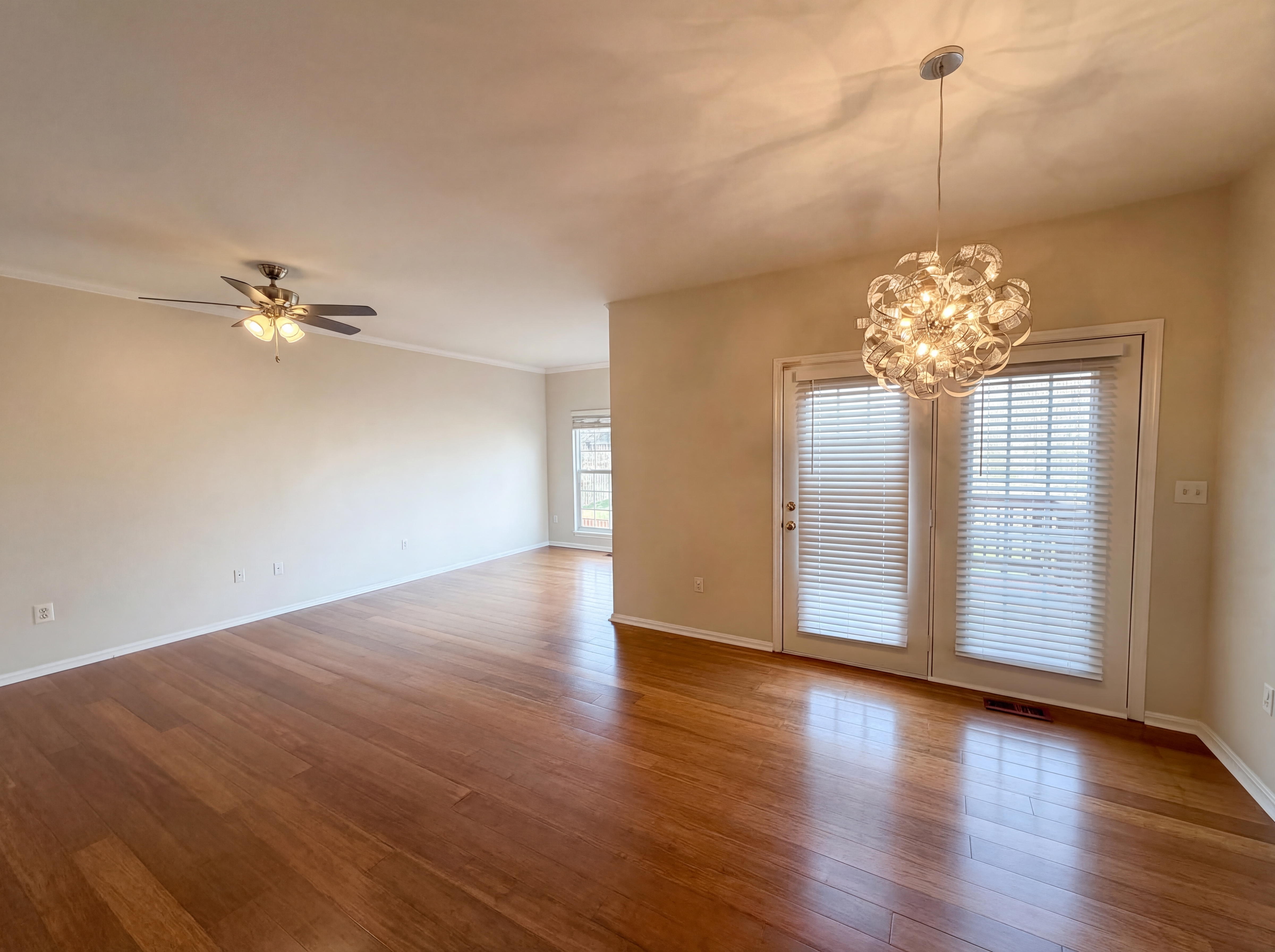 Photo 3 of 28 of 18560 Sierra Springs Sq, Leesburg, VA