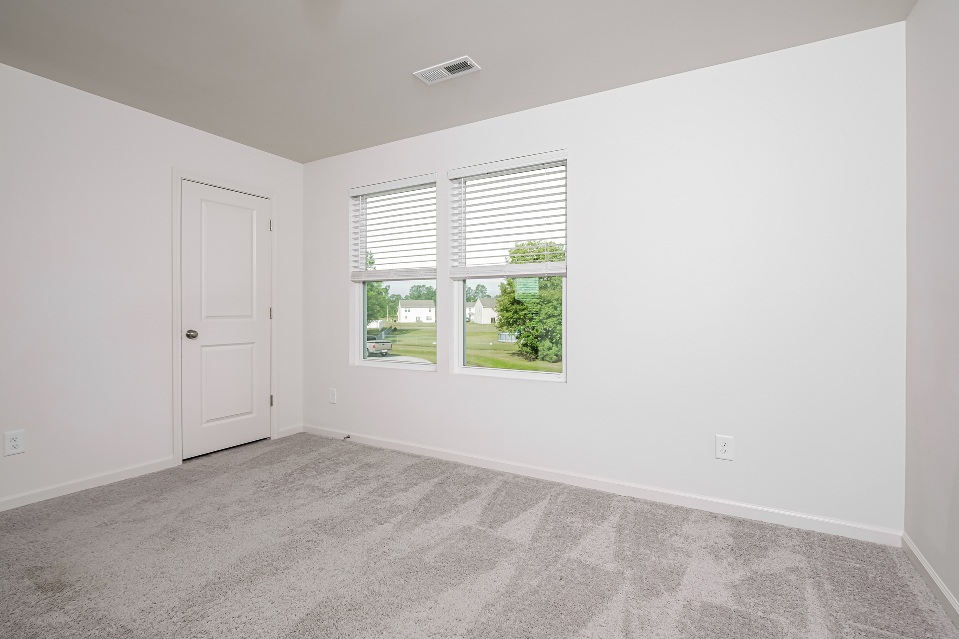 Photo 14 of 22 of 3411 Woodwind Ct, Kinston, NC