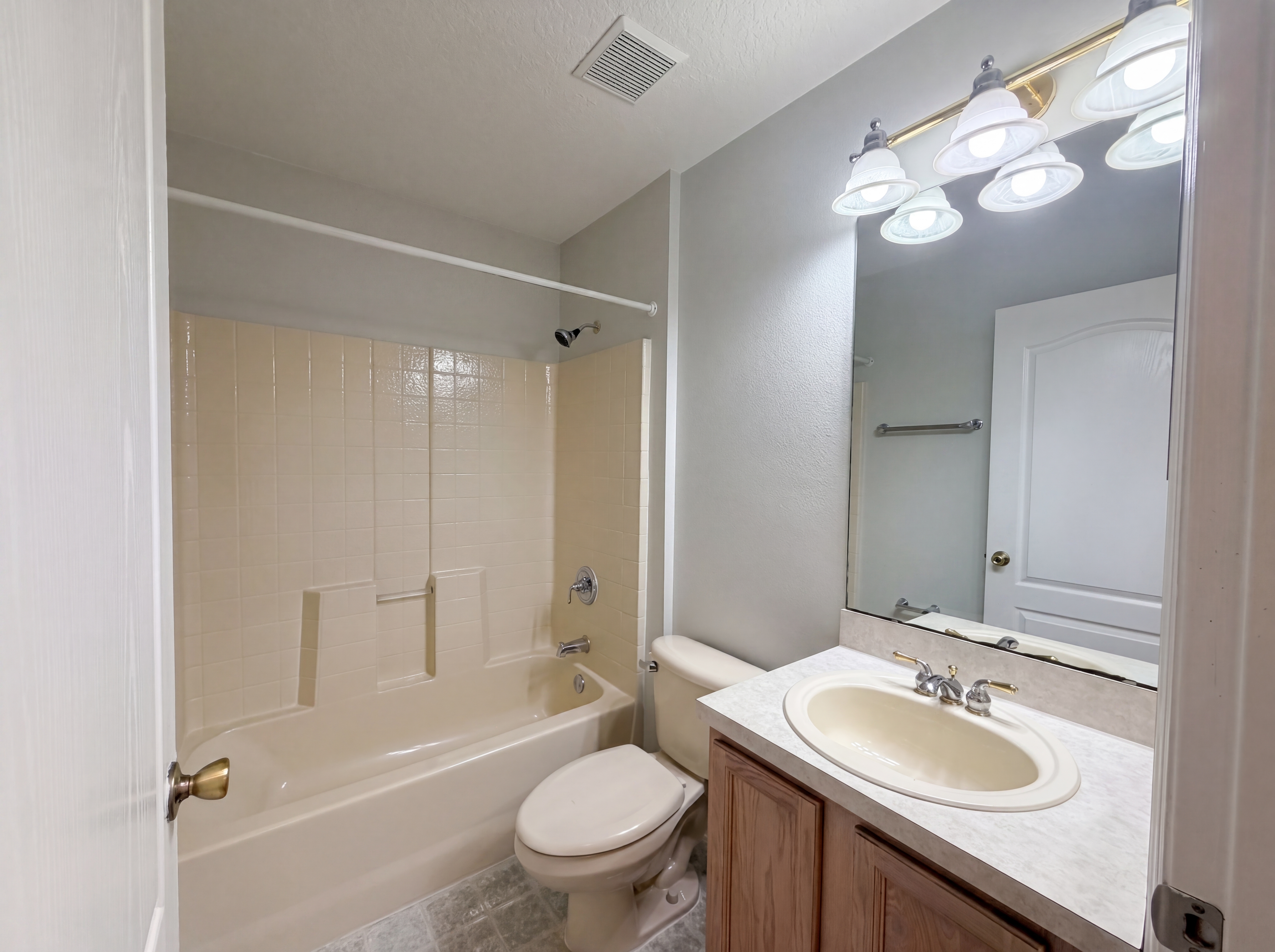 Photo 10 of 20 of 1360 Wildberry Ln, Deltona, FL
