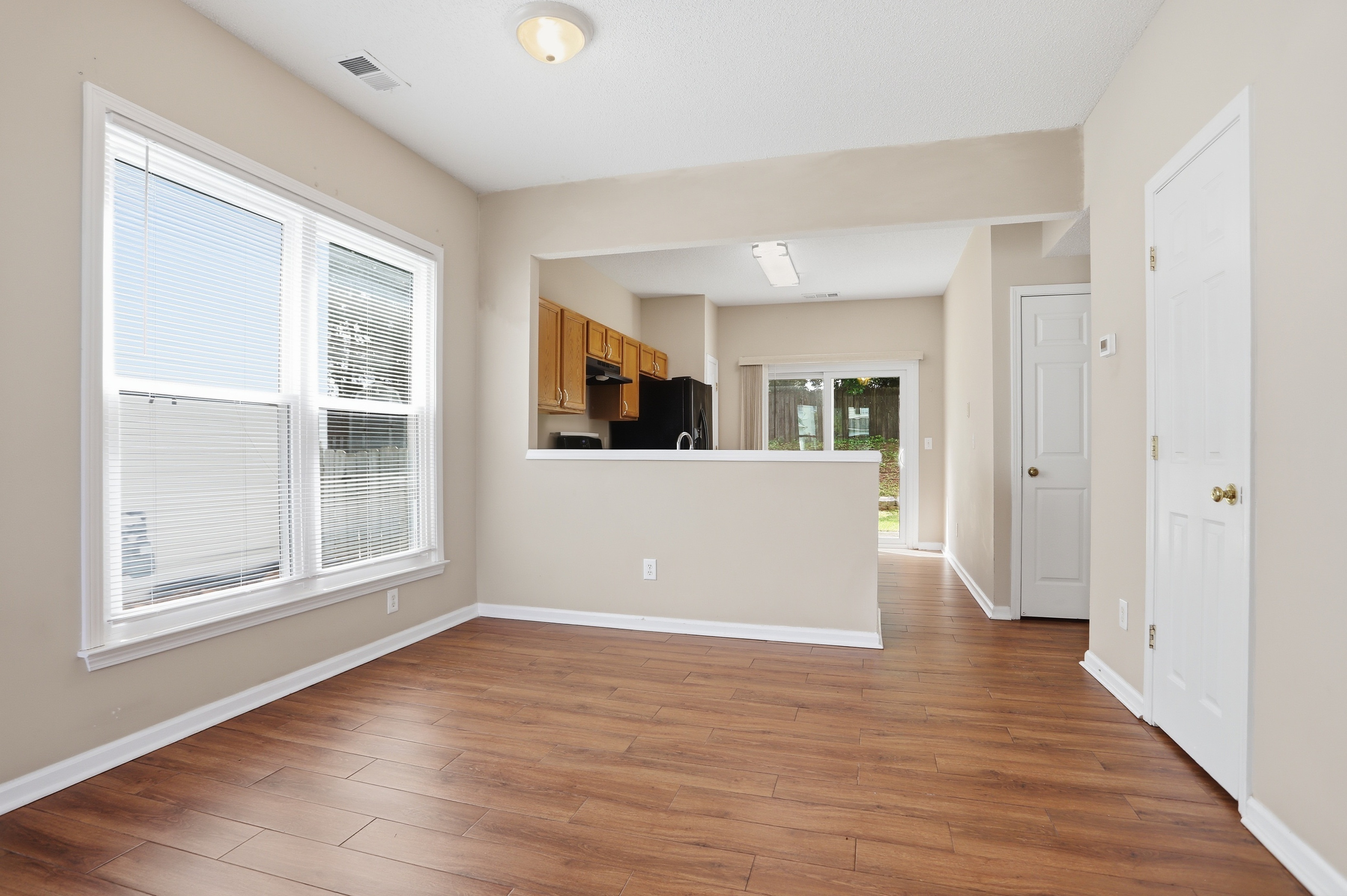 Photo 14 of 30 of 1635 Heyford Cir NW, Kennesaw, GA