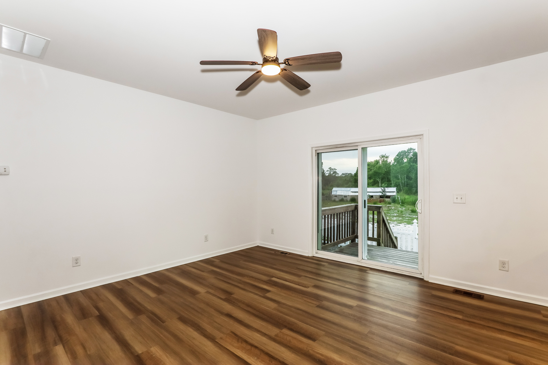 Photo 11 of 22 of 2147 Rosemary Ln SW, Supply, NC