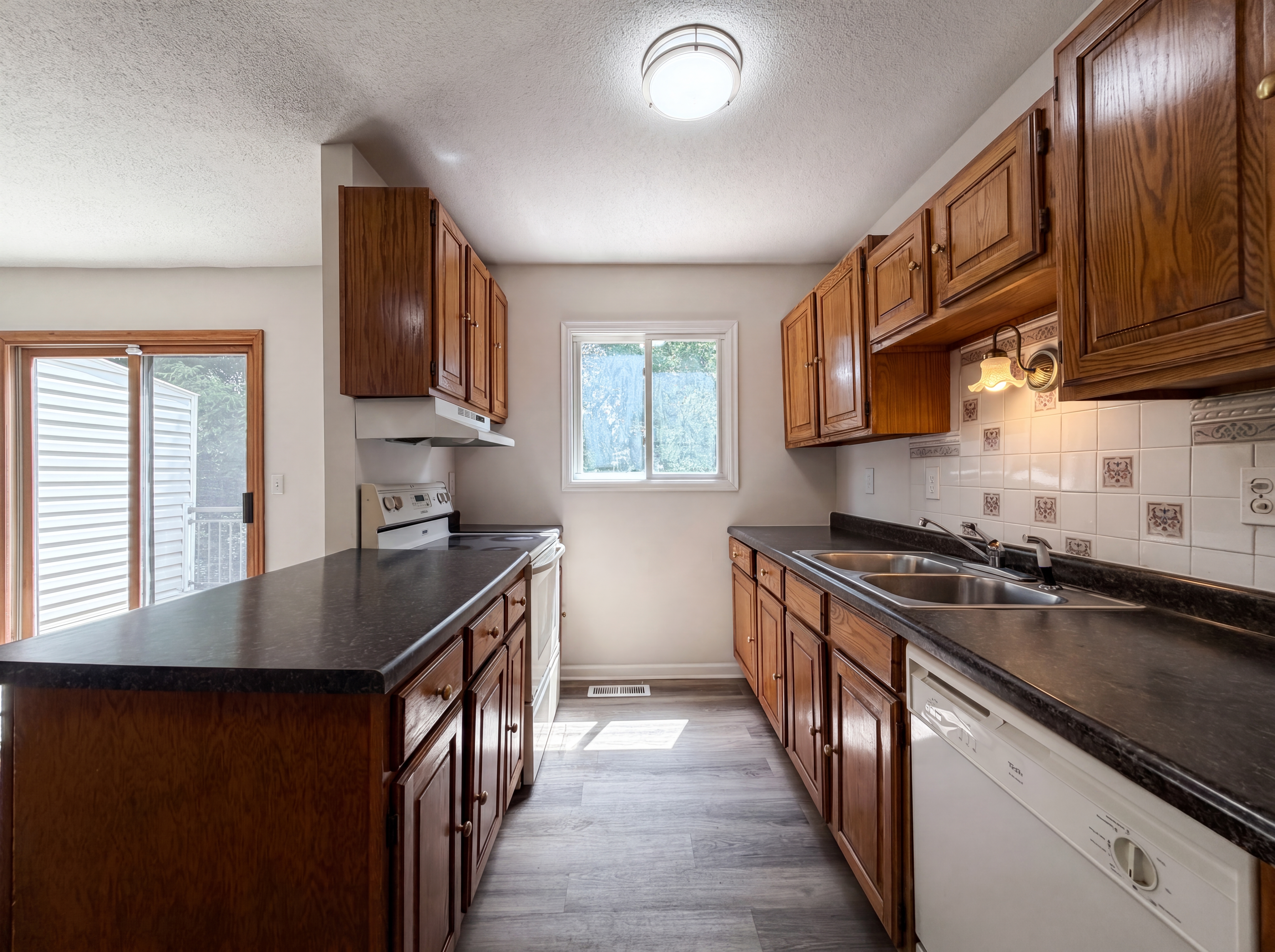 Photo 7 of 21 of 13637 Heather Hills Dr, Burnsville, MN