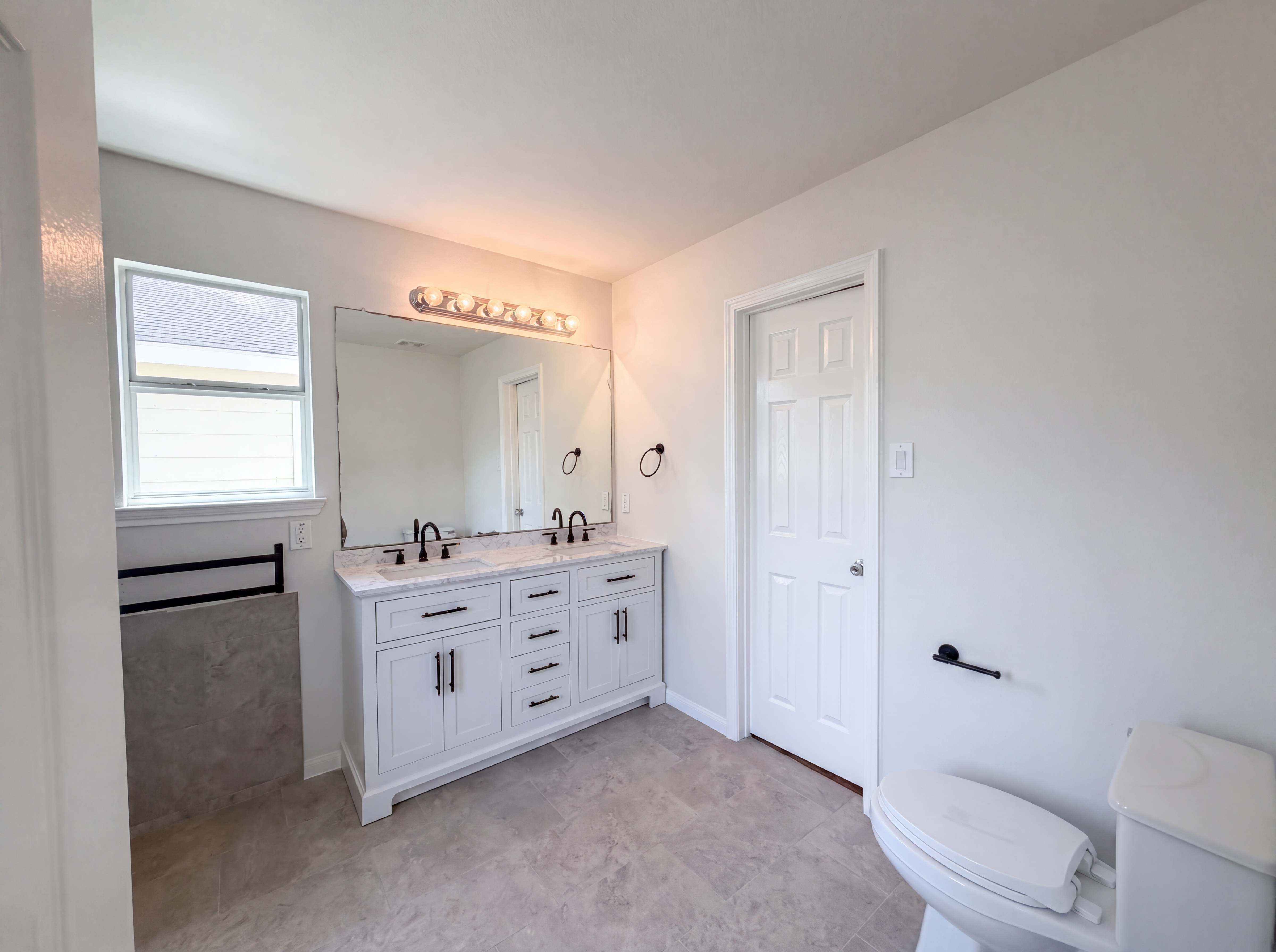 Photo 6 of 23 of 2711 Skyview Trace Ct, Houston, TX