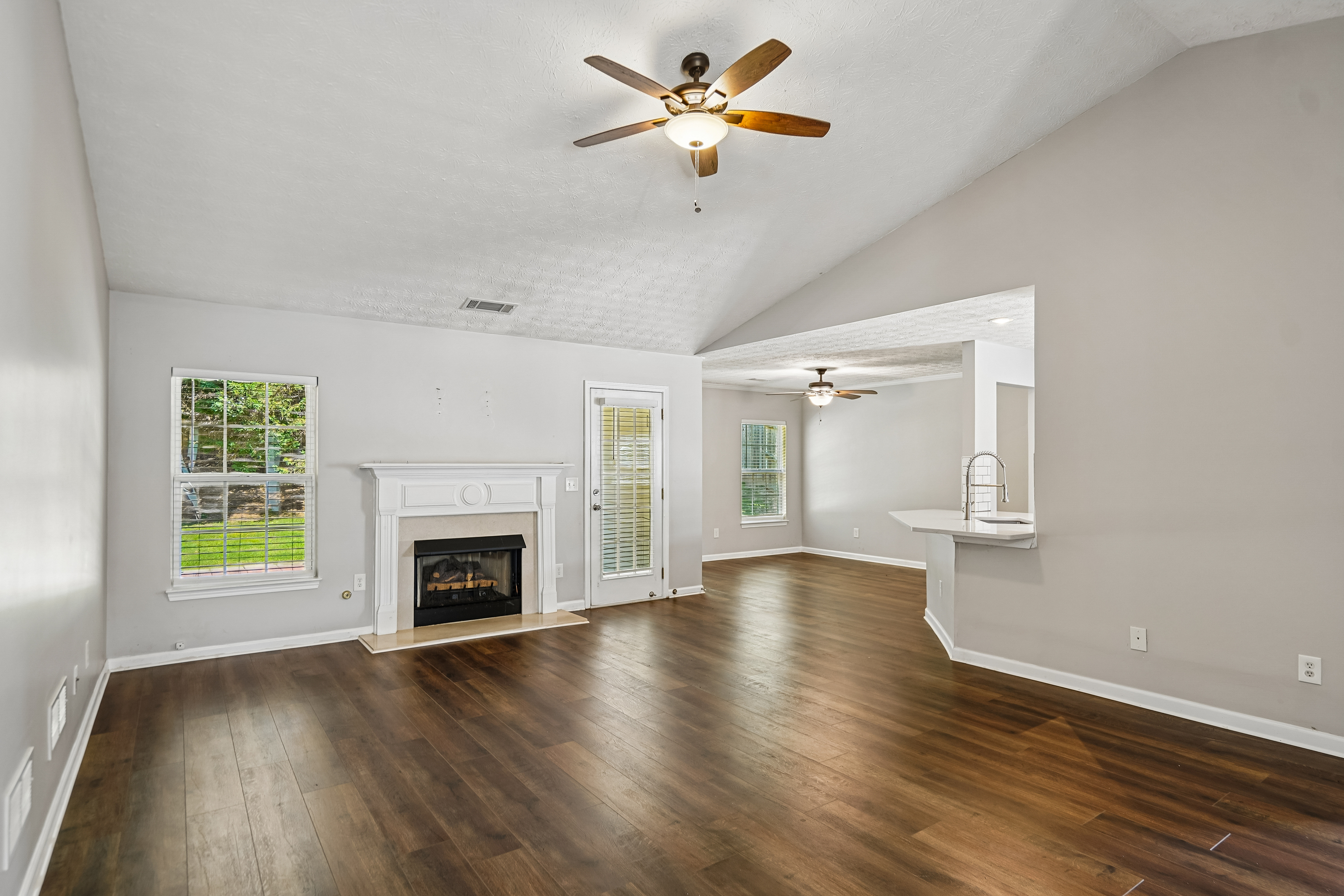 Photo 13 of 31 of 2213 Skylar Leigh Dr, Buford, GA
