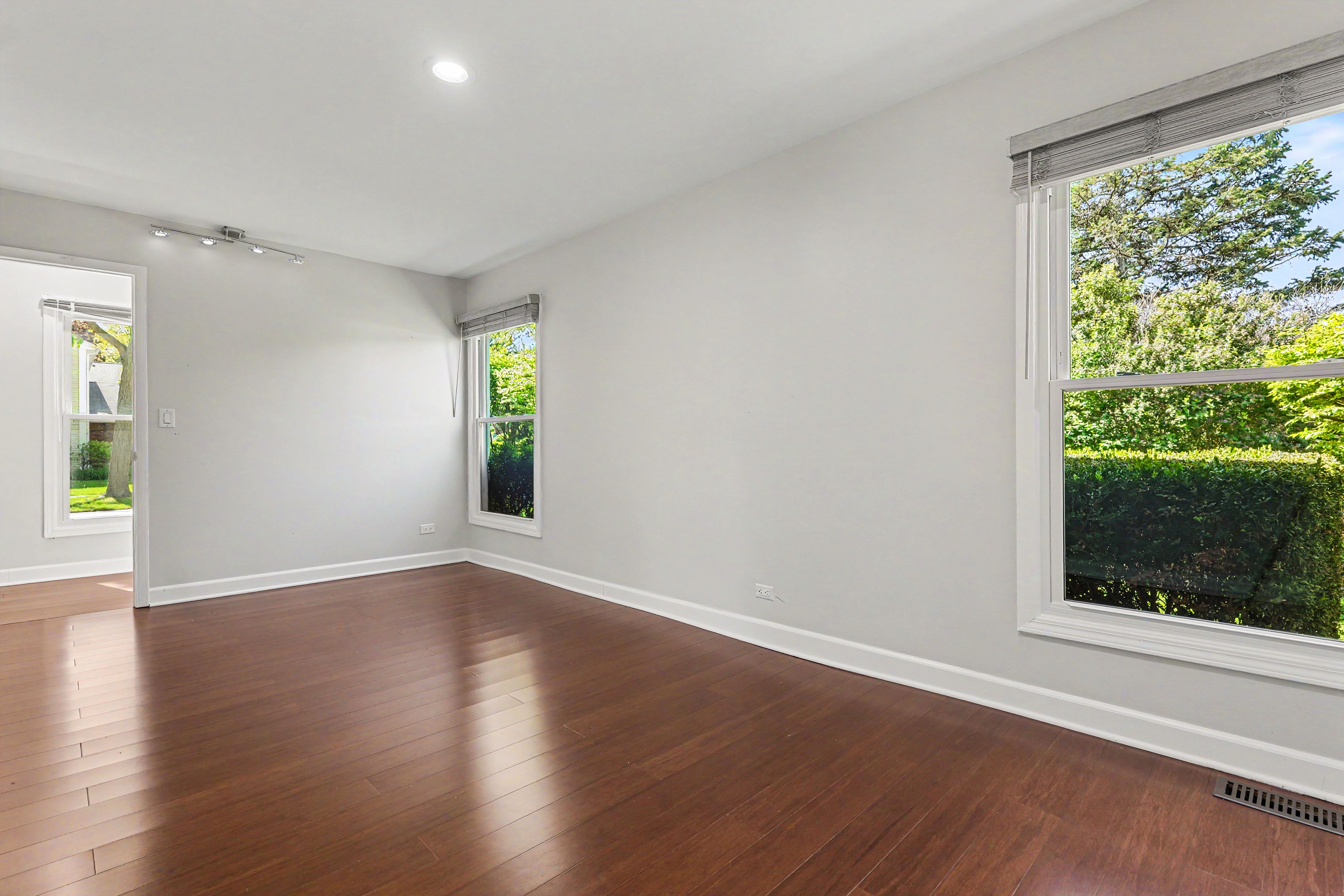Photo 15 of 16 of 8 Greenvale Rd SE, Vernon Hills, IL
