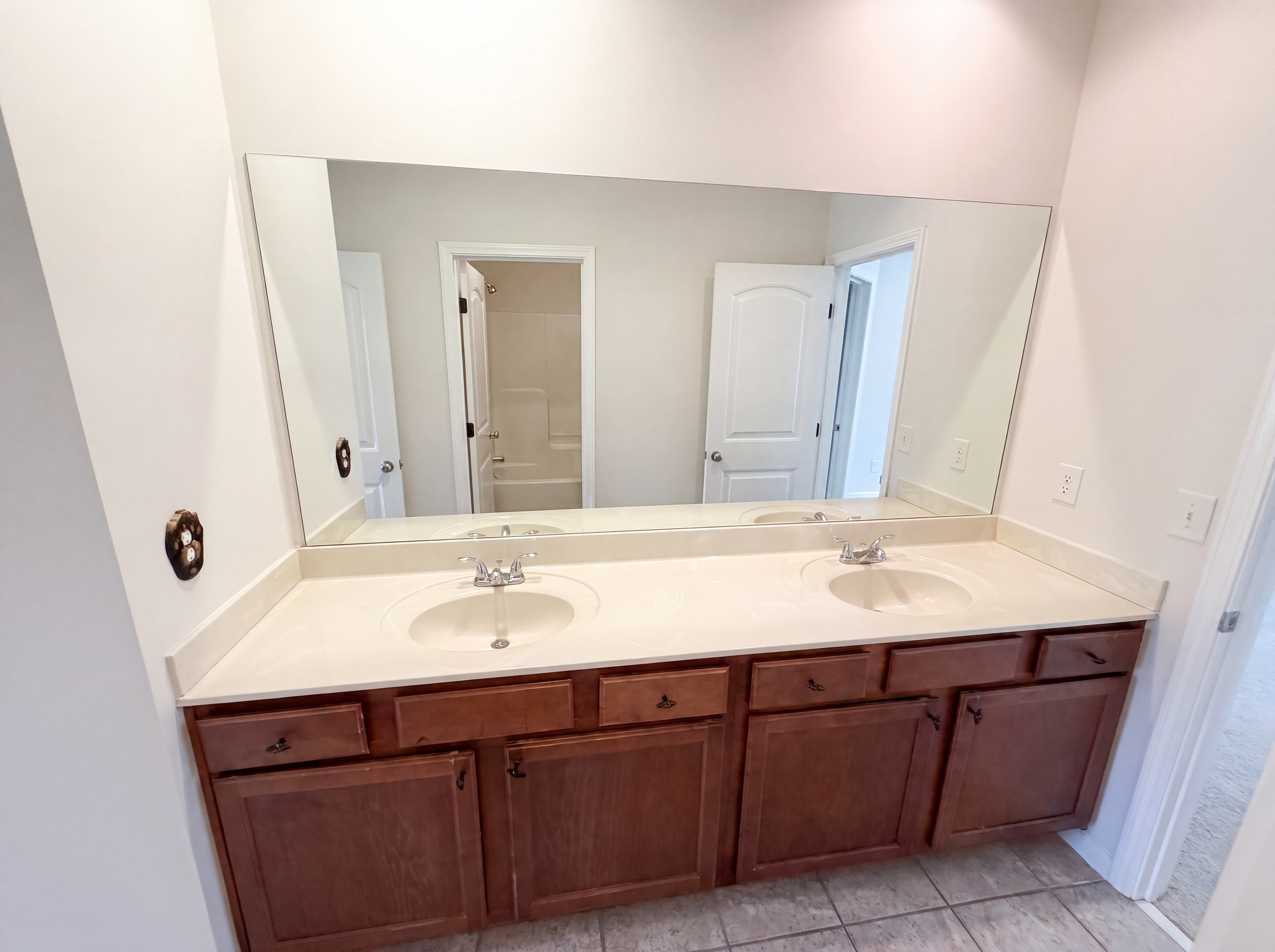 Photo 33 of 51 of 1481 Azalea Brook Dr, Lawrenceville, GA