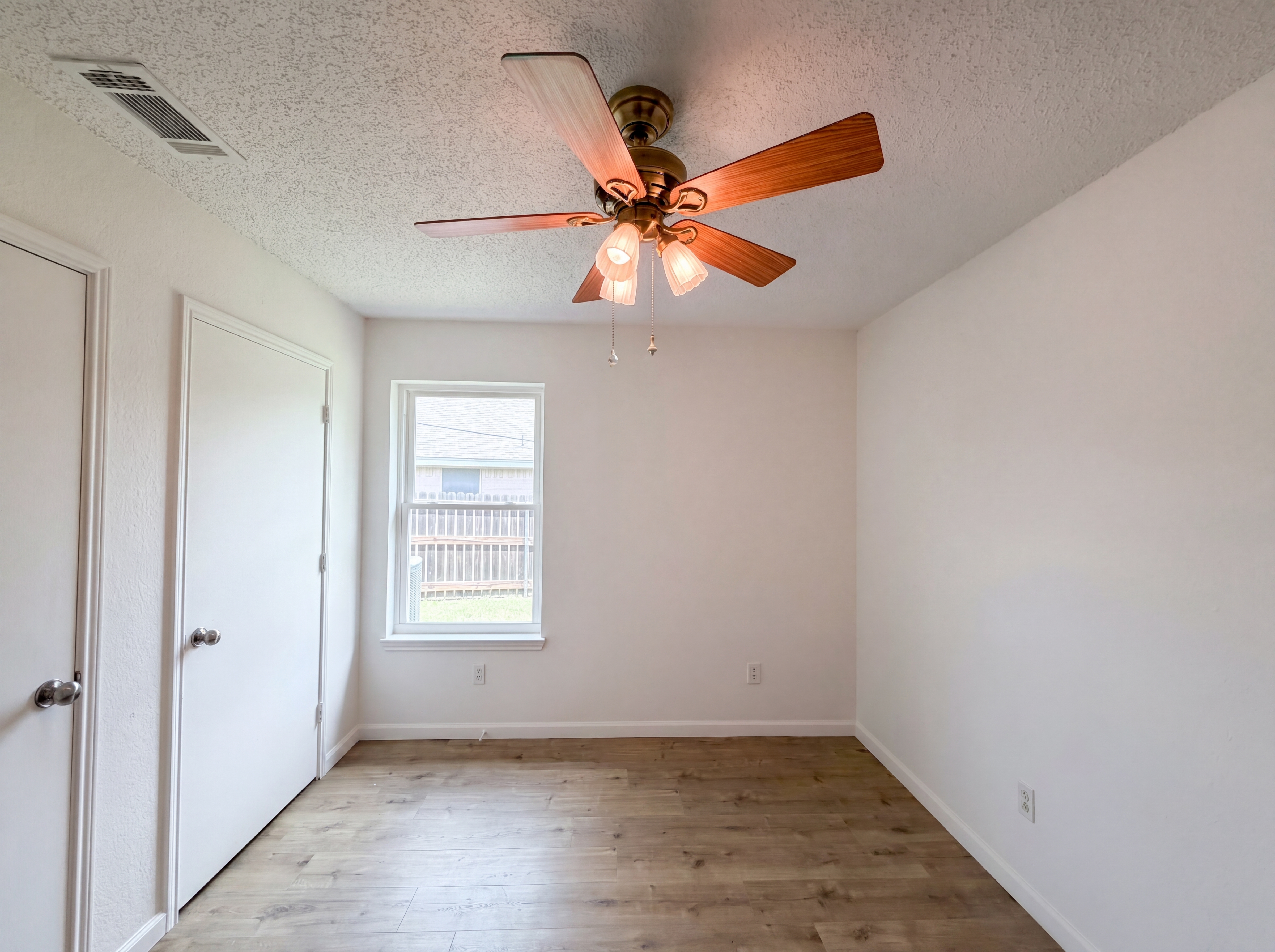 Photo 15 of 22 of 4700 Maryannes Meadow Dr, Fort Worth, TX