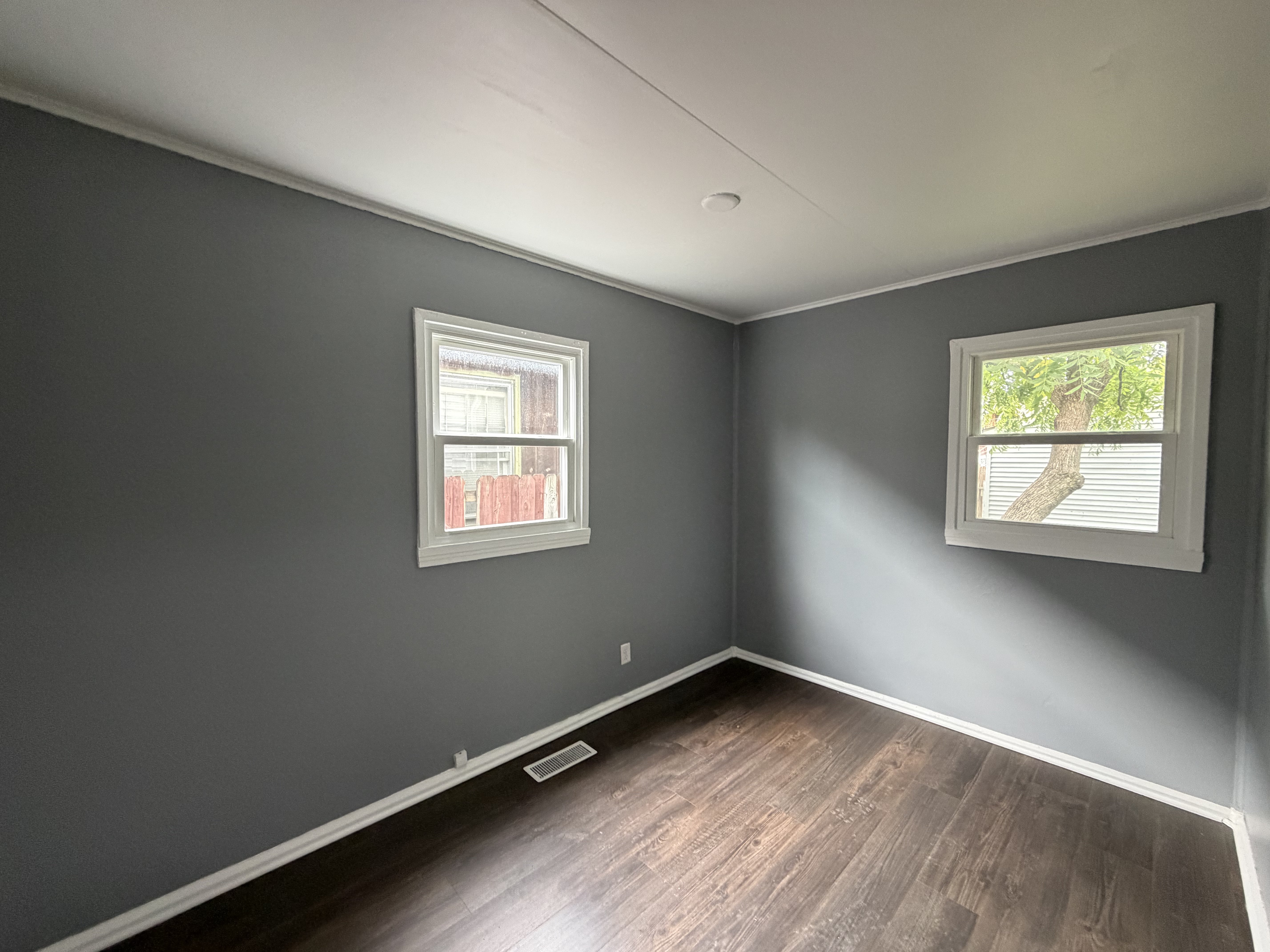 Photo 11 of 16 of 4206 E 16th St, Indianapolis, IN