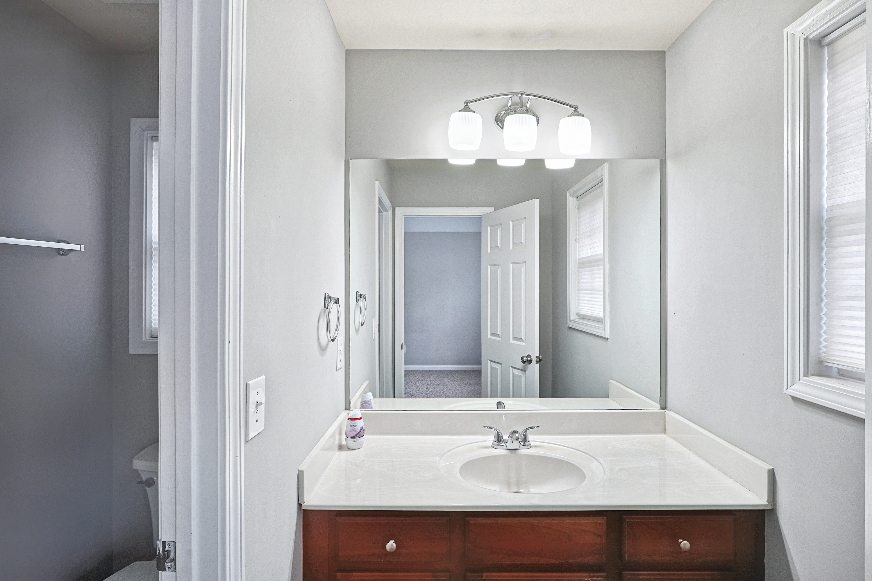 Photo 21 of 27 of 5659 Chatham Cir, Norcross, GA